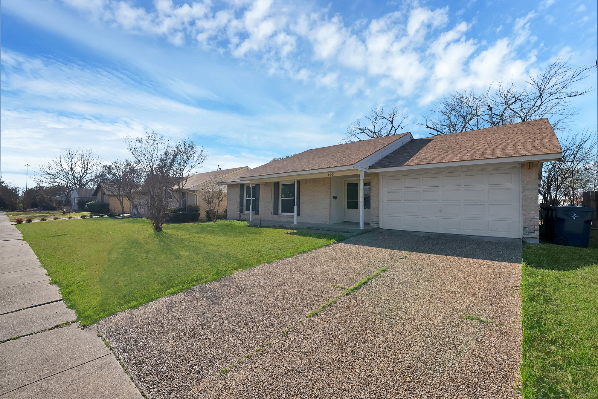909 Ravencroft Drive Garland TX 75043