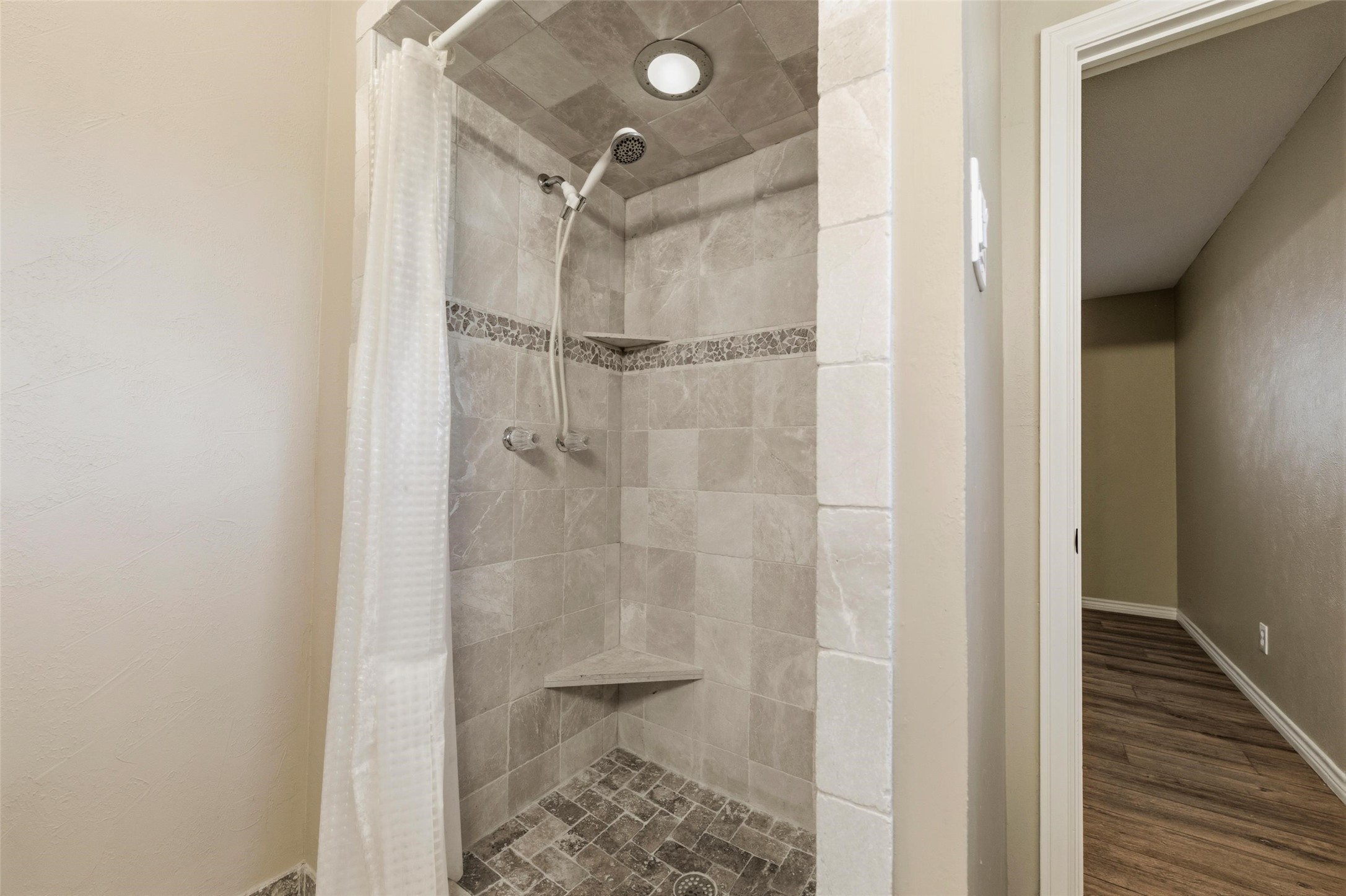 714 Royal Oaks Drive Garland TX 75040