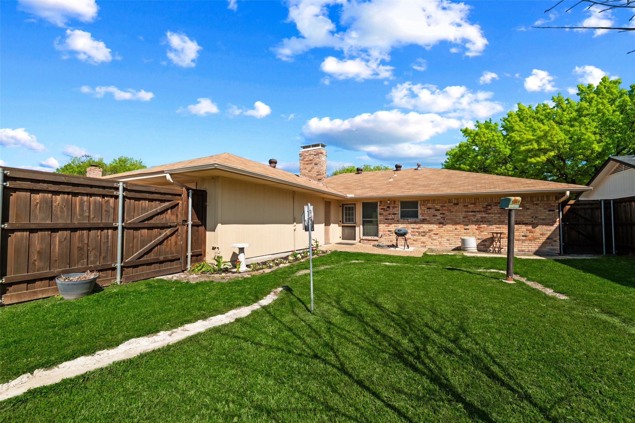 714 Royal Oaks Drive Garland TX 75040