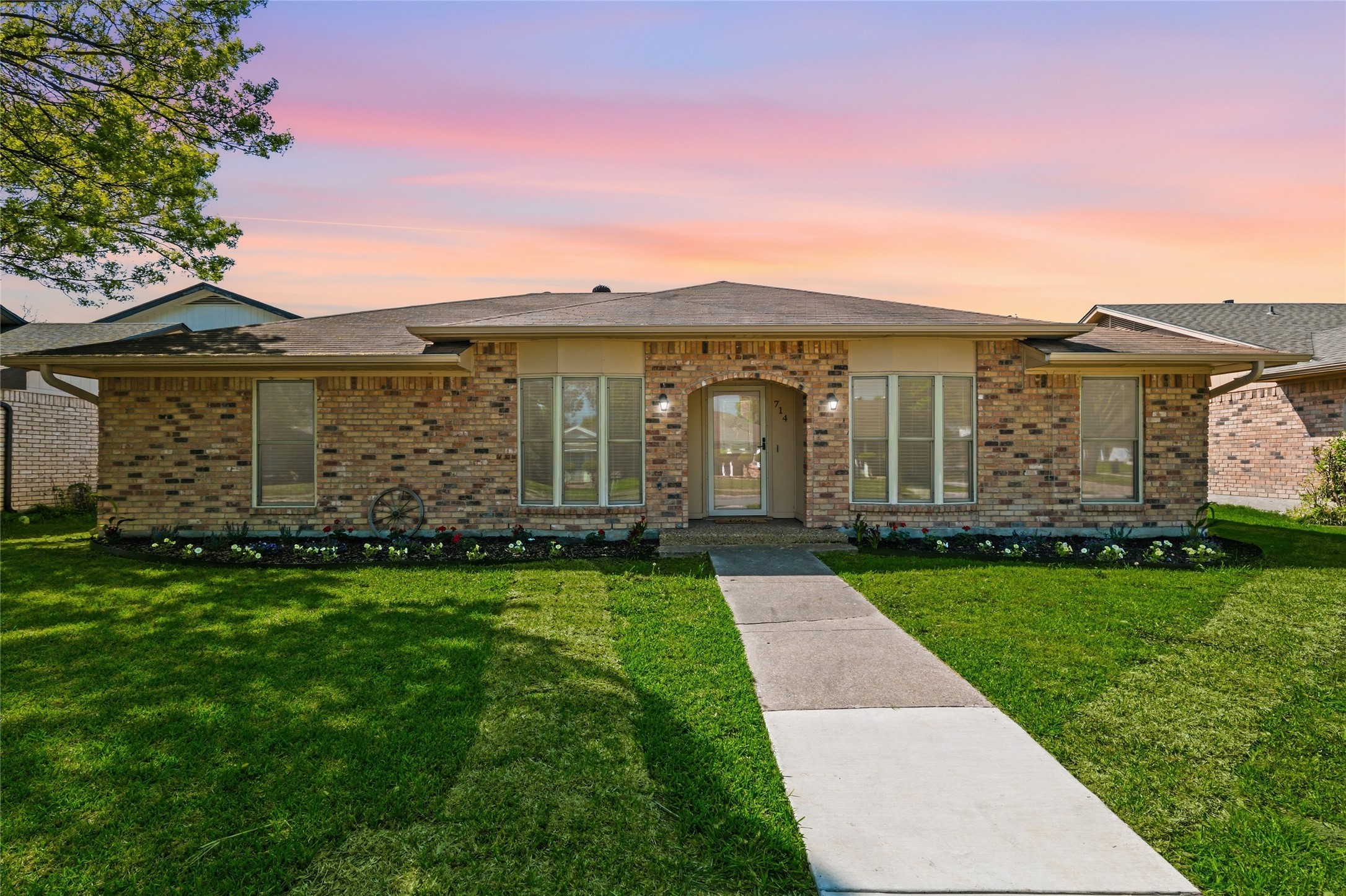 714 Royal Oaks Drive Garland TX 75040