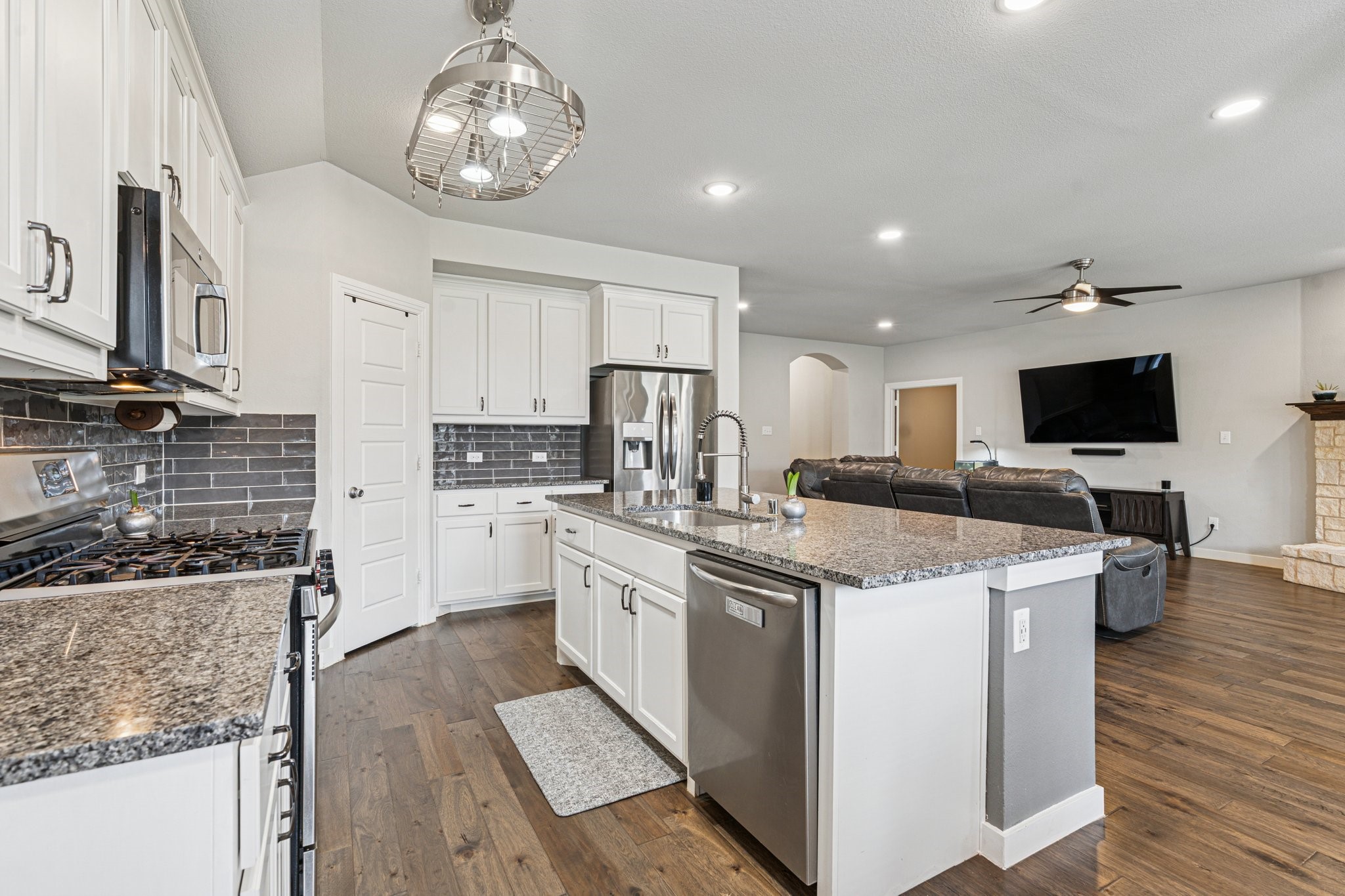 1813 Drover Creek Road Aubrey TX 76227