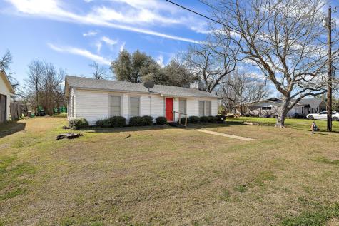 712 Vernon Street Rockdale TX 76567