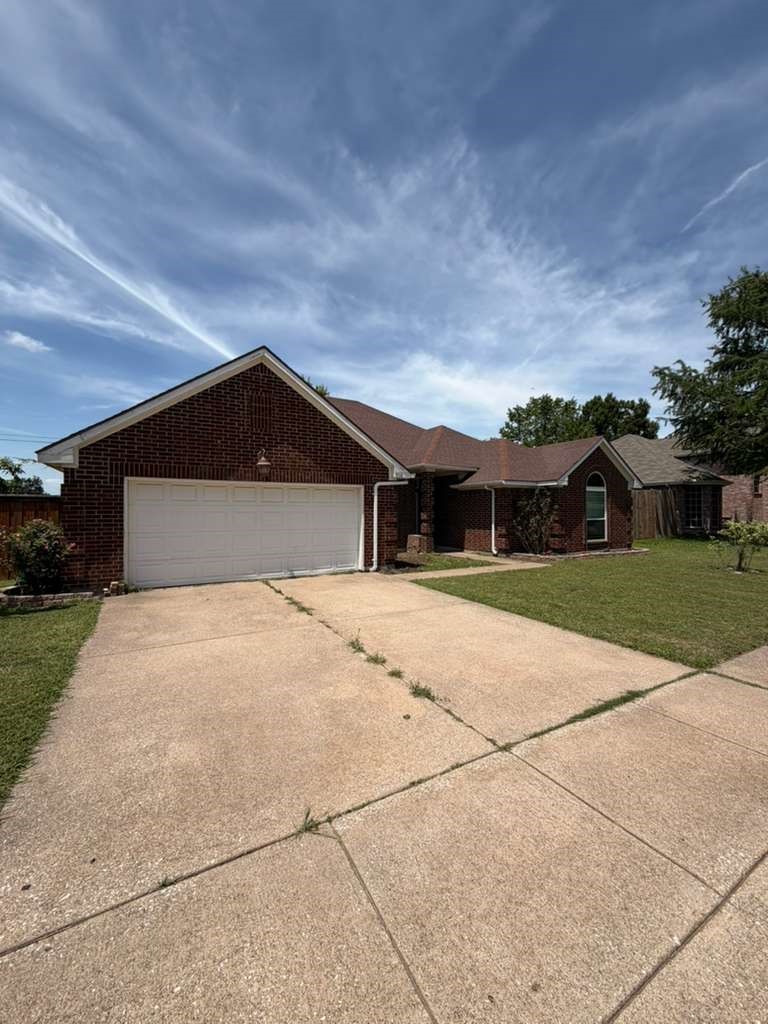 906 Busby Cedar Hill TX 75104
