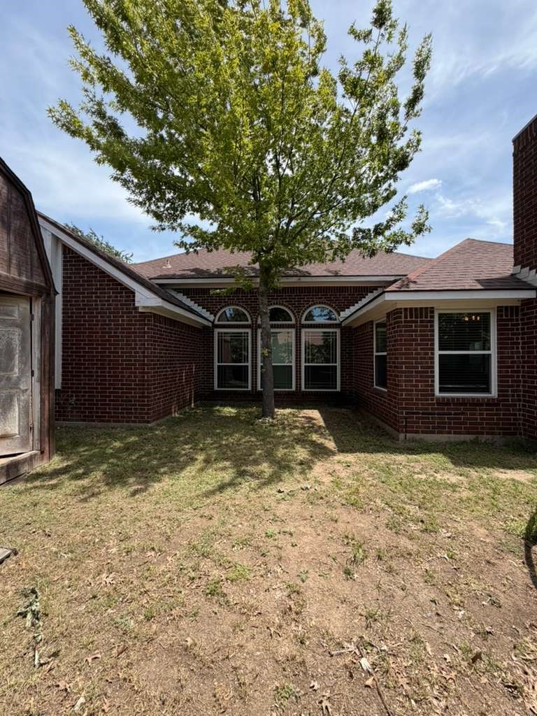 906 Busby Cedar Hill TX 75104