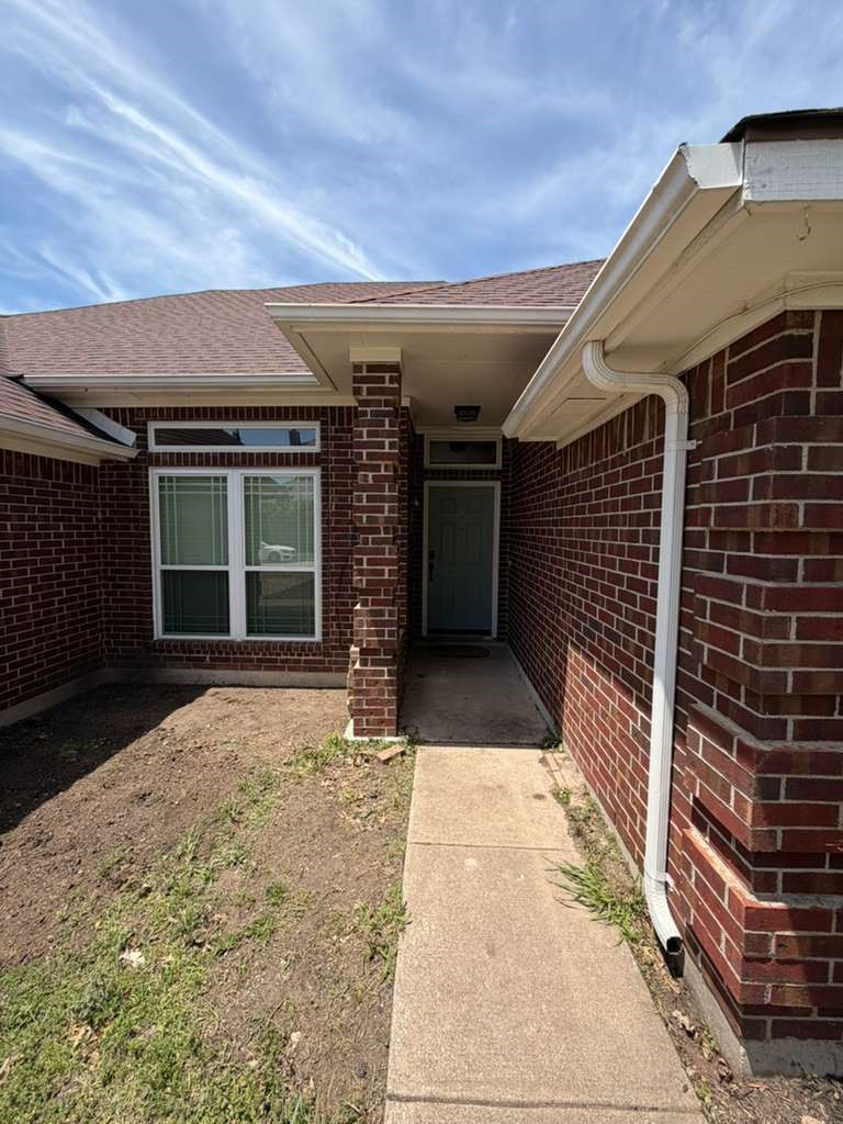 906 Busby Cedar Hill TX 75104