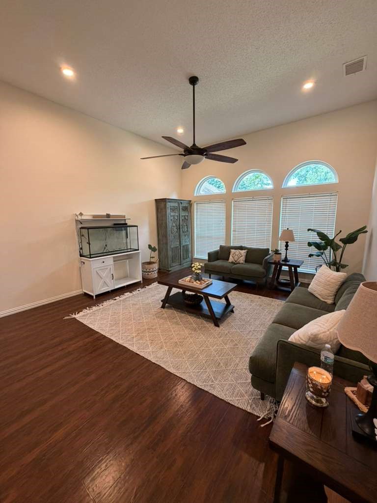 906 Busby Cedar Hill TX 75104