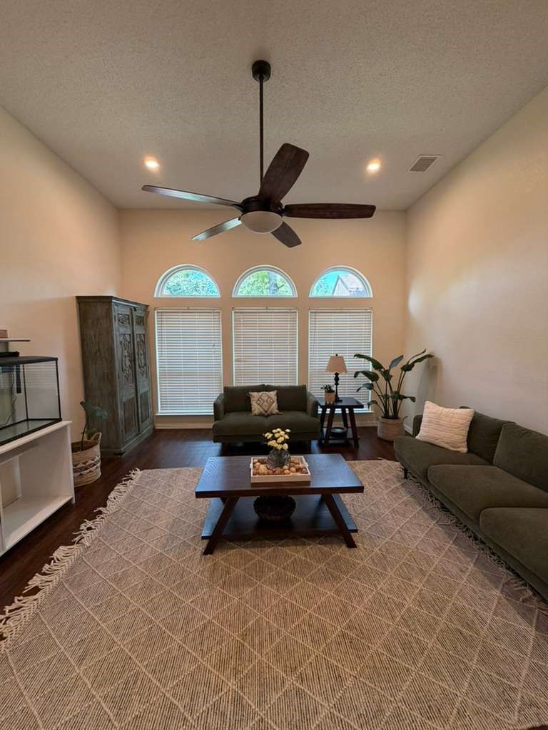 906 Busby Cedar Hill TX 75104
