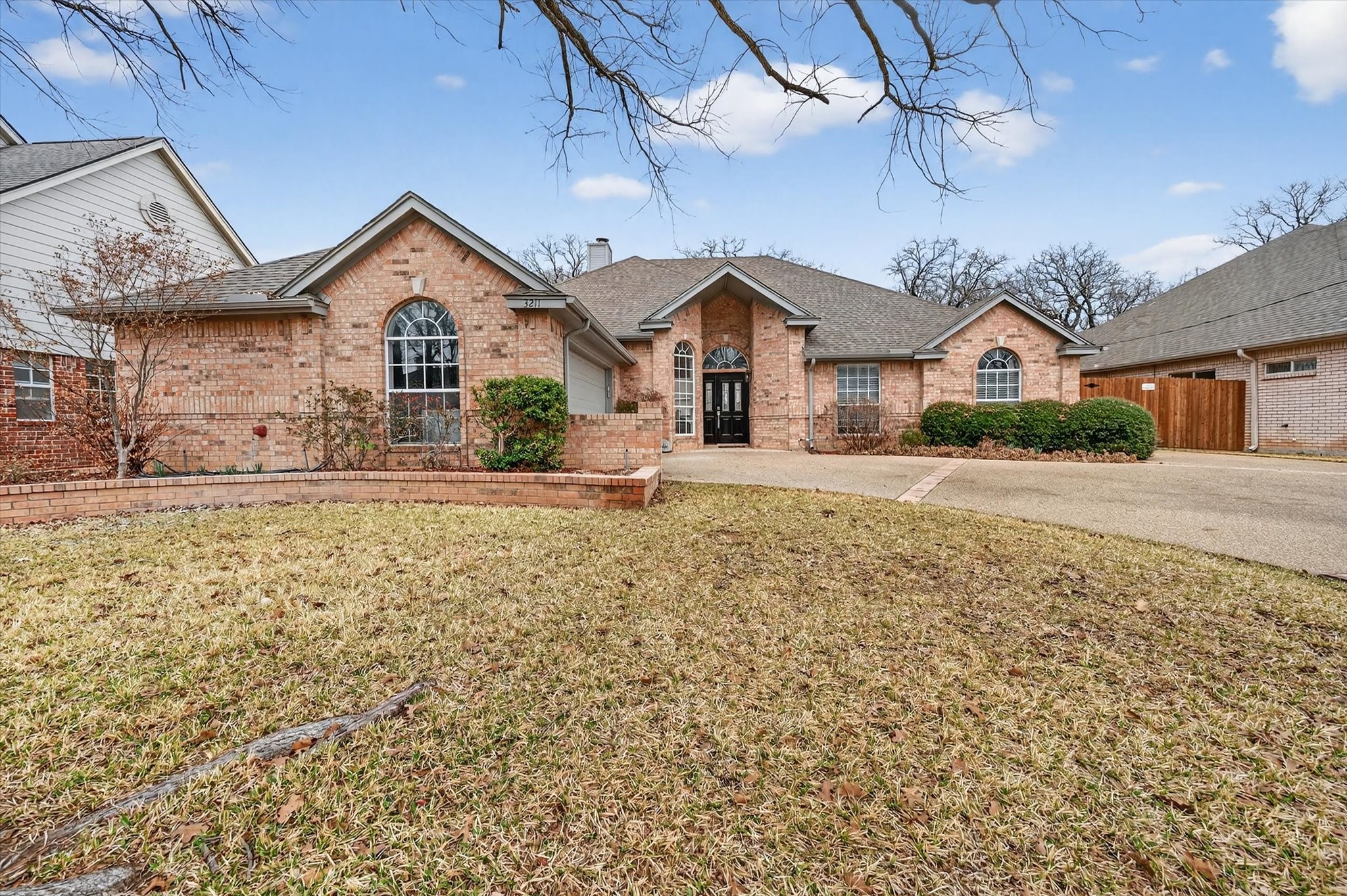 3211 Summergrove Drive Arlington TX 76001
