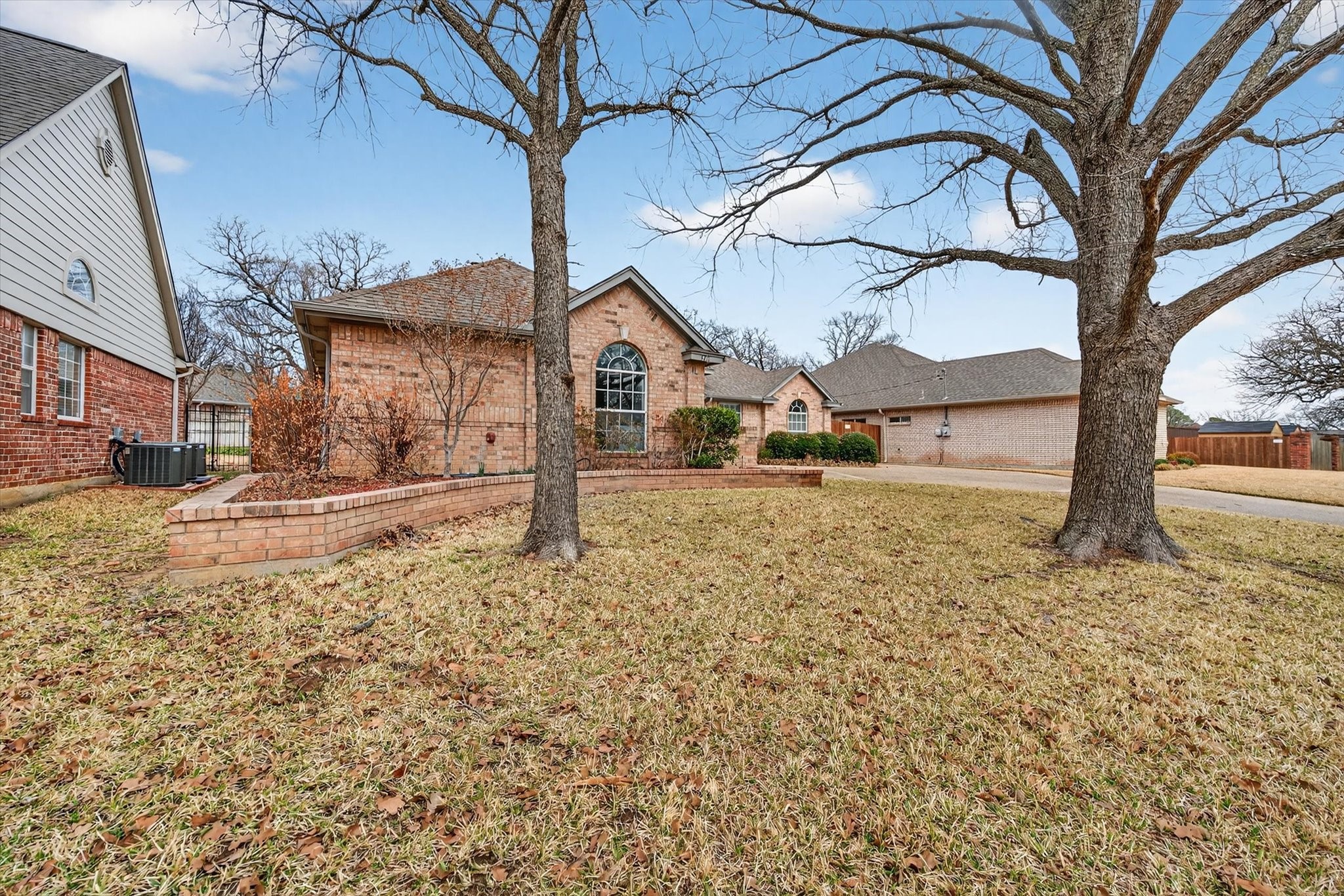 3211 Summergrove Drive Arlington TX 76001