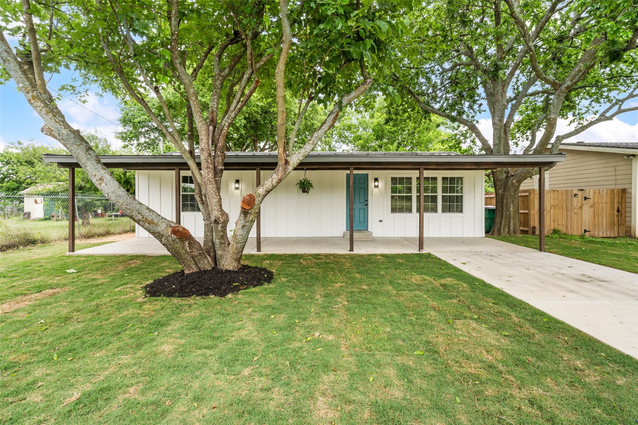 407 Johnson Street Mcgregor TX 76657