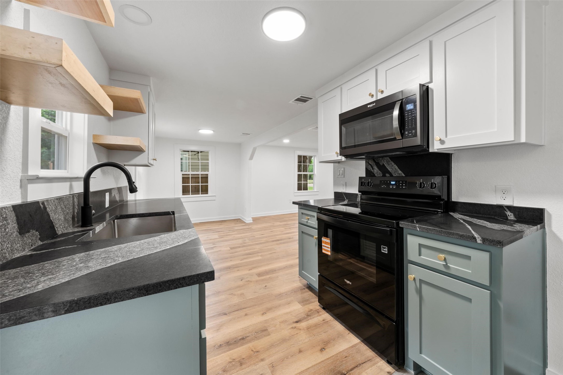 407 Johnson Street Mcgregor TX 76657