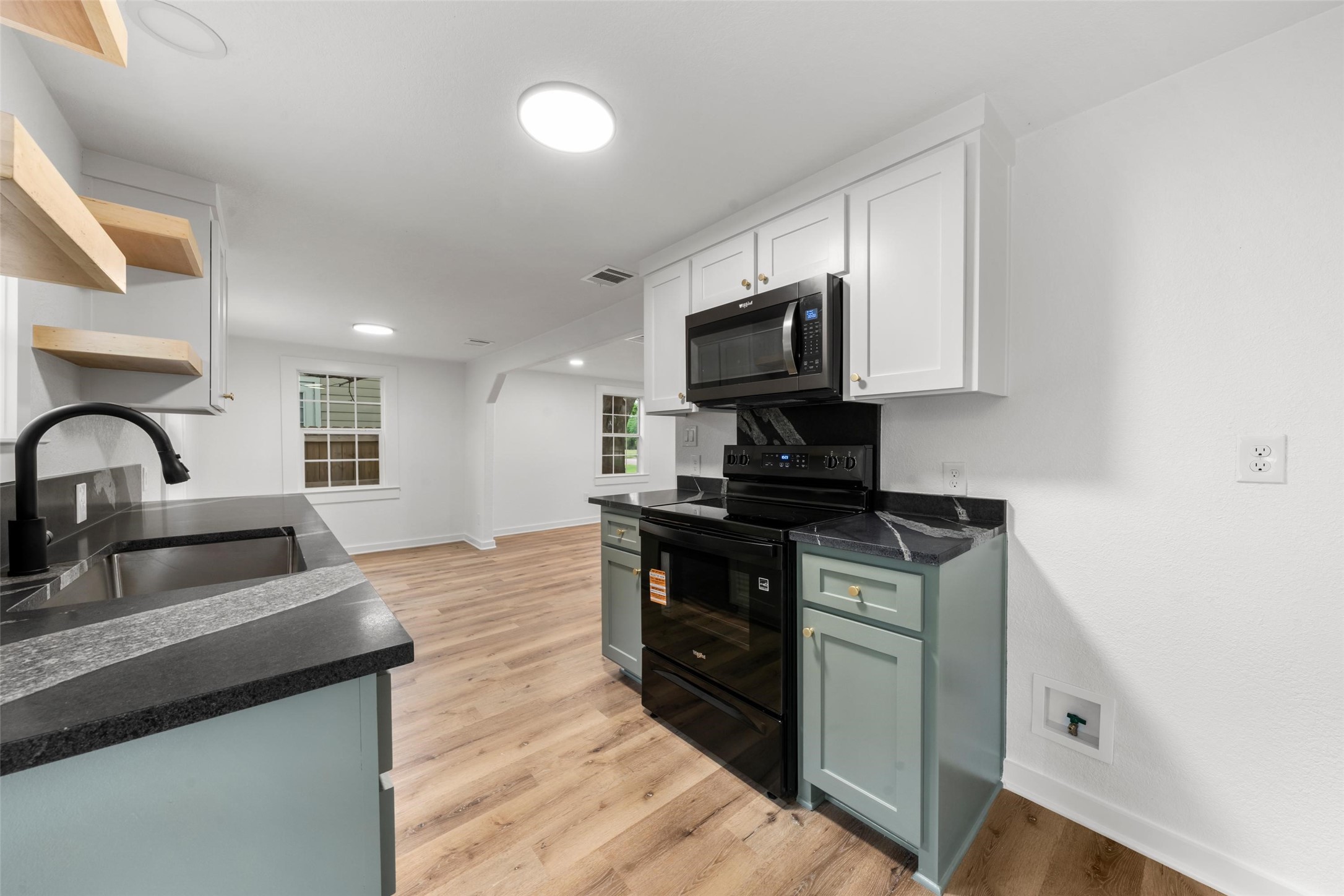 407 Johnson Street Mcgregor TX 76657