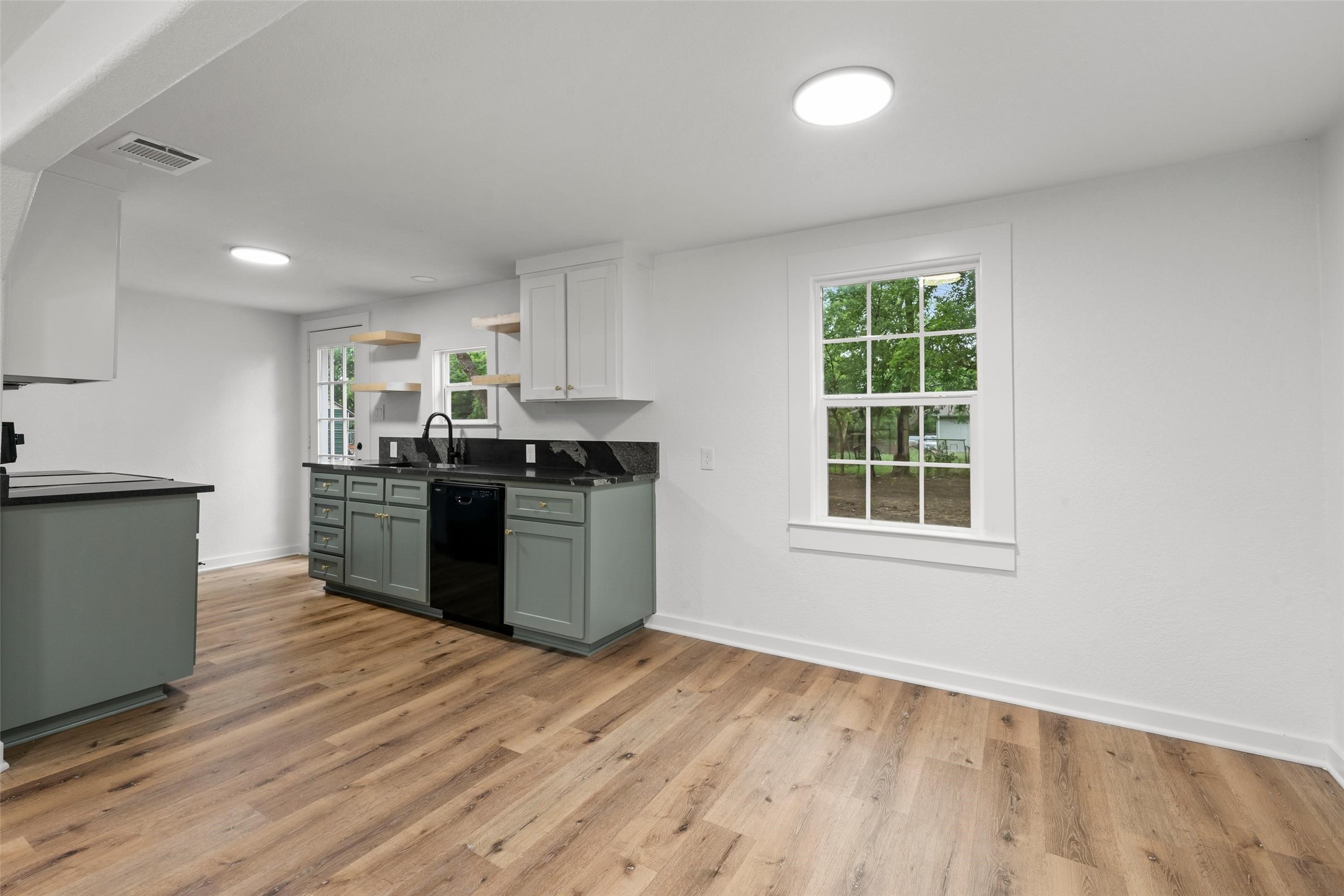 407 Johnson Street Mcgregor TX 76657