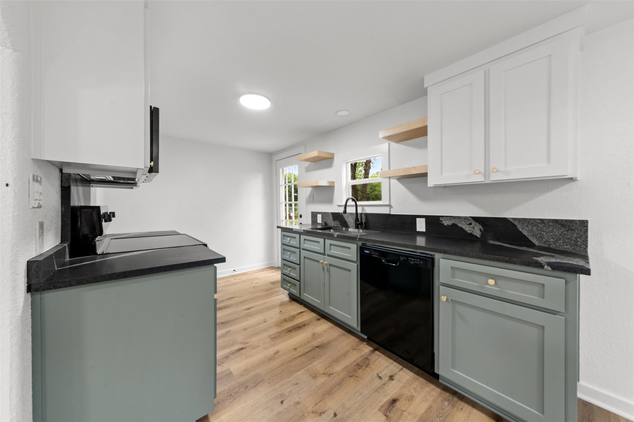 407 Johnson Street Mcgregor TX 76657