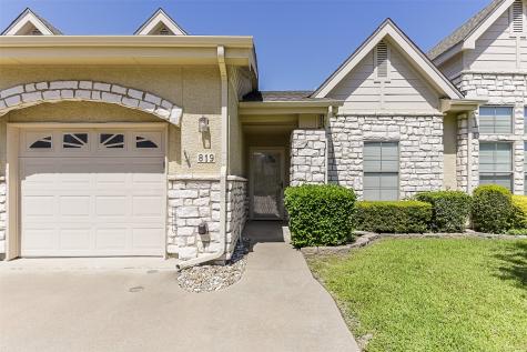 819 Earhart Avenue Grand Prairie TX 75051