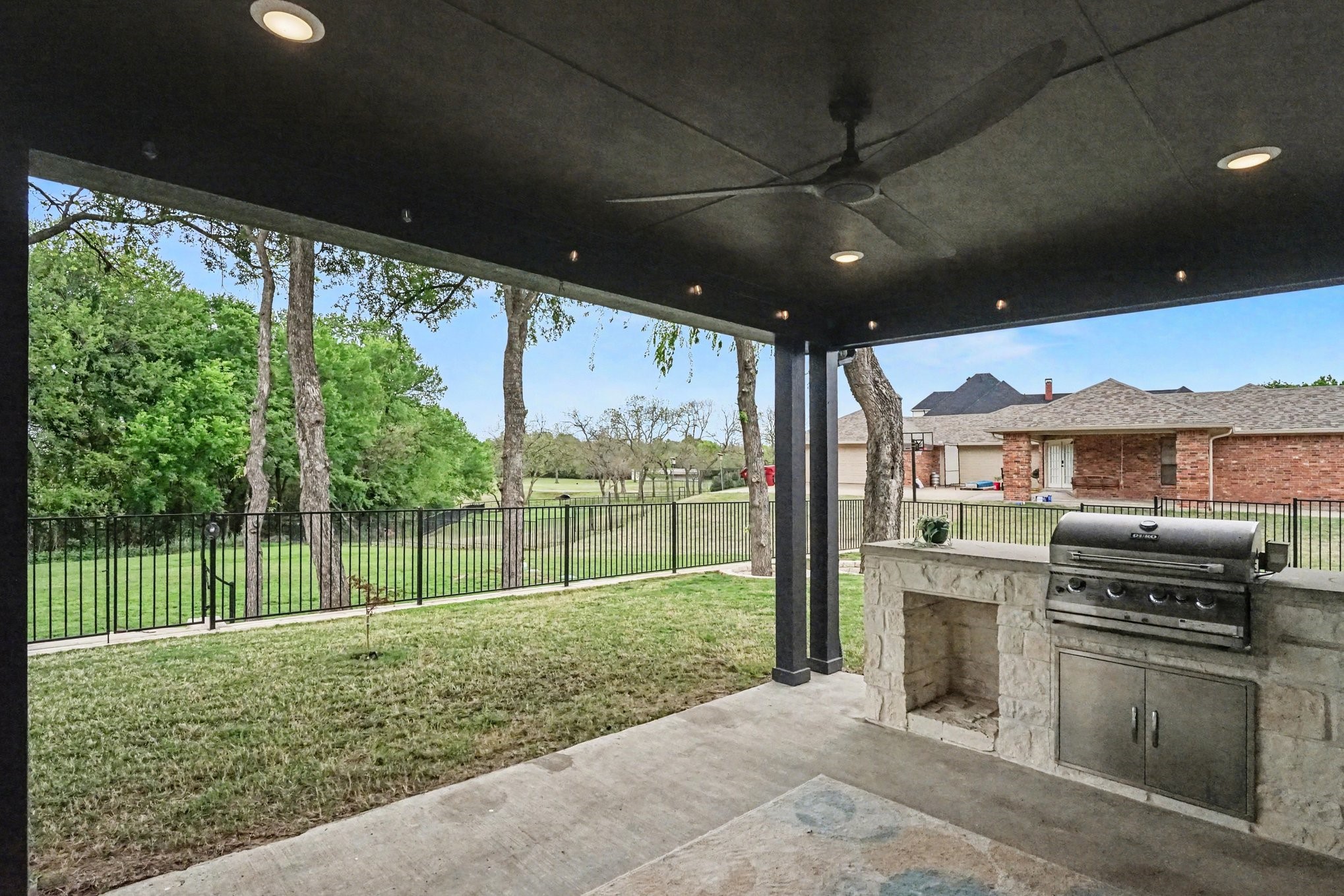 1421 Red Oak Circle Farmersville TX 75442