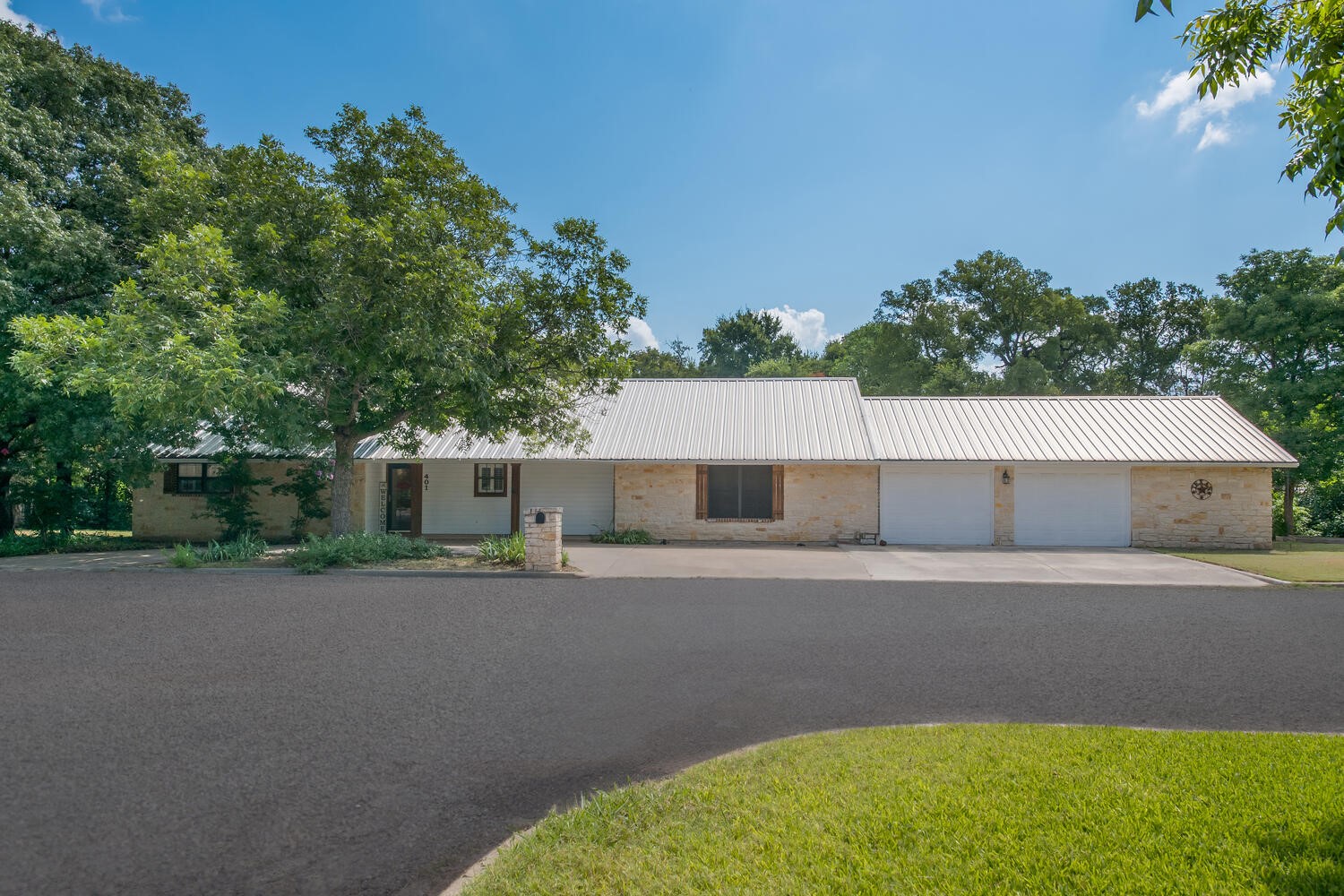 401 N Avenue V Clifton TX 76634