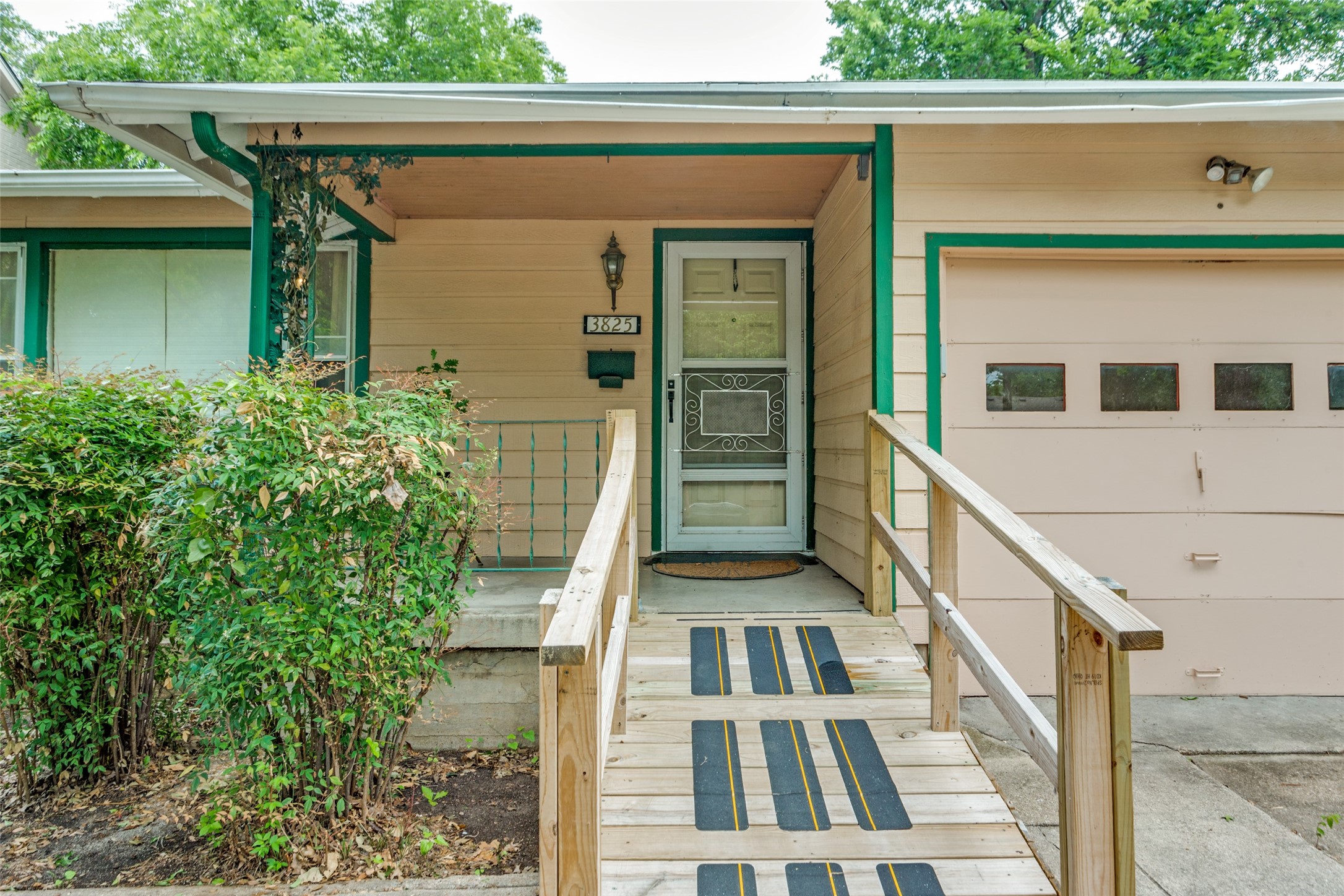 3825 Byers Avenue Fort Worth TX 76107