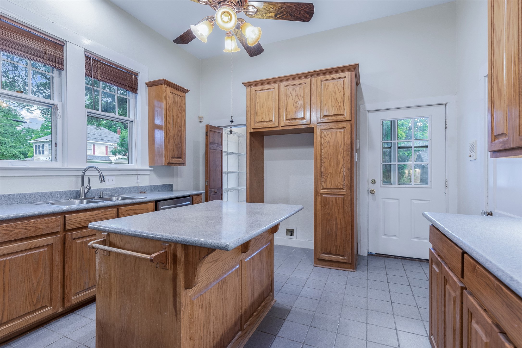 721 W Washington Street Sherman TX 75092