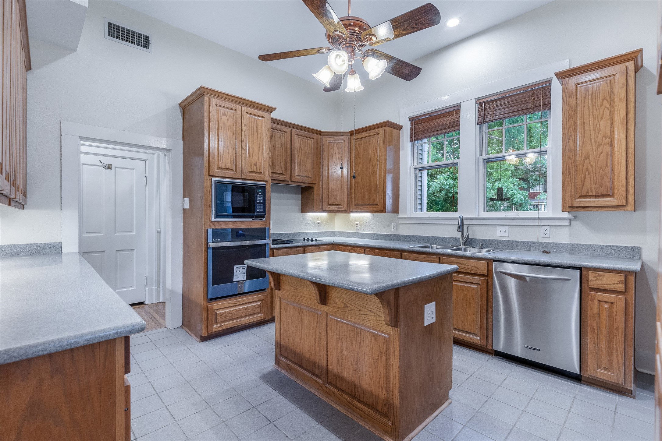 721 W Washington Street Sherman TX 75092