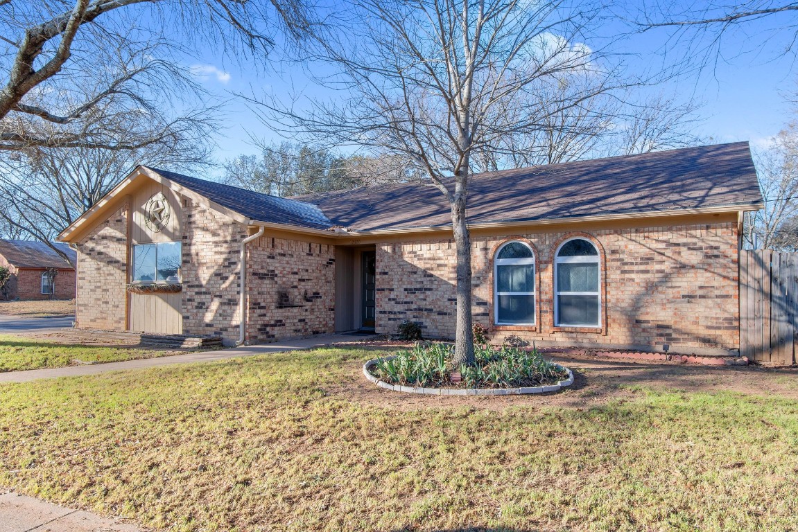 2320 Woodside Drive Arlington TX 76016