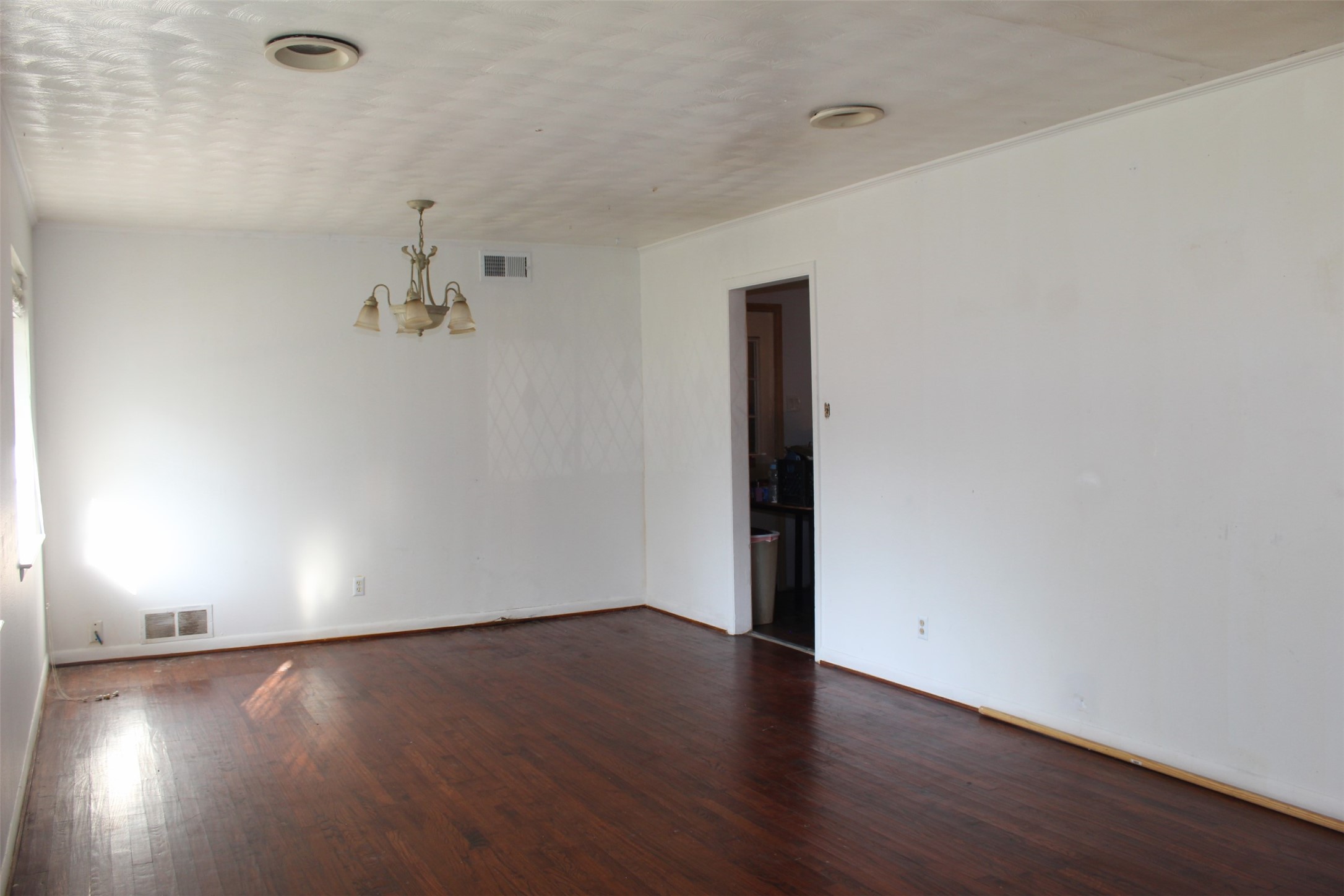 612 Ranier Circle Garland TX 75041