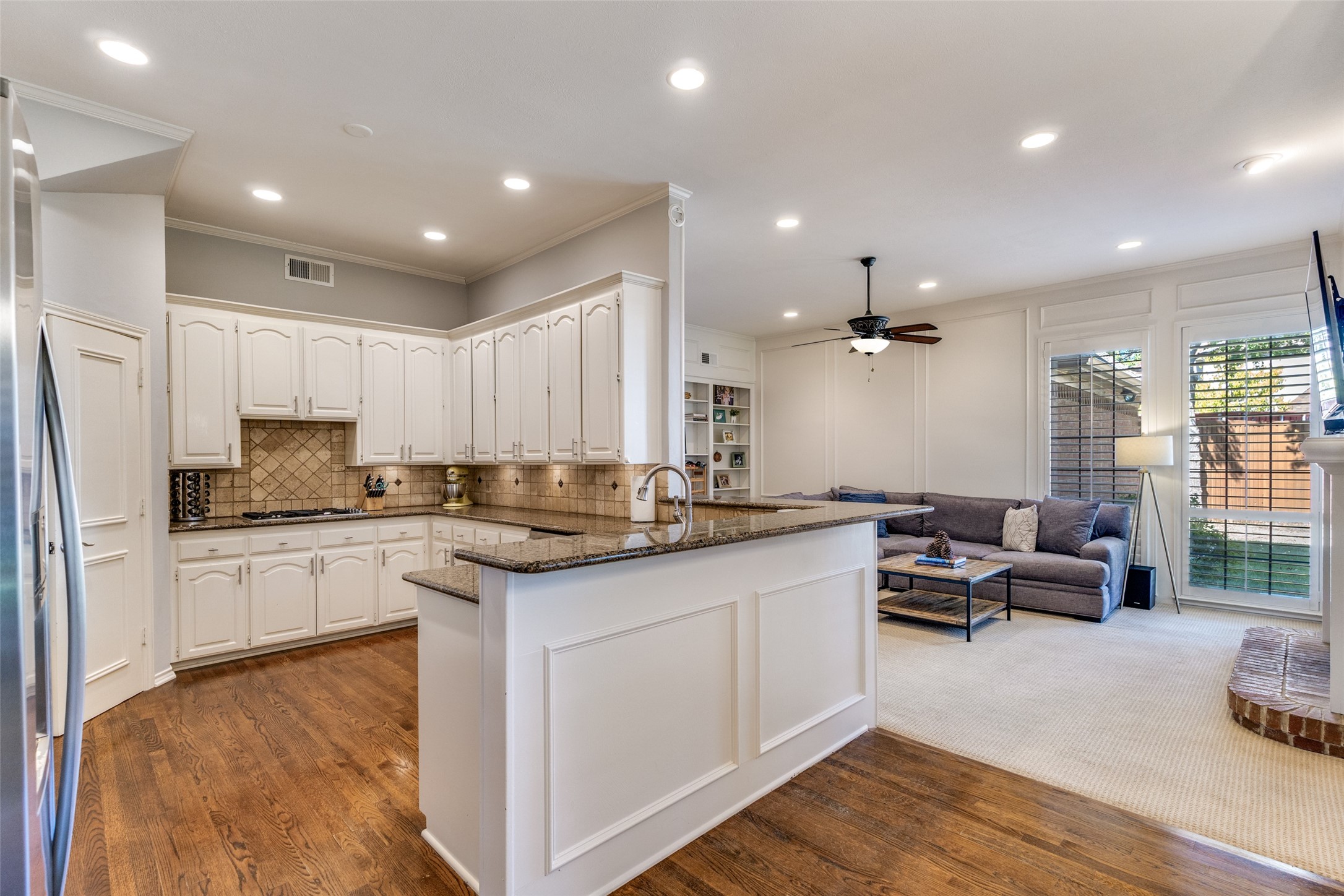 6703 Mimms Drive Dallas TX 75252