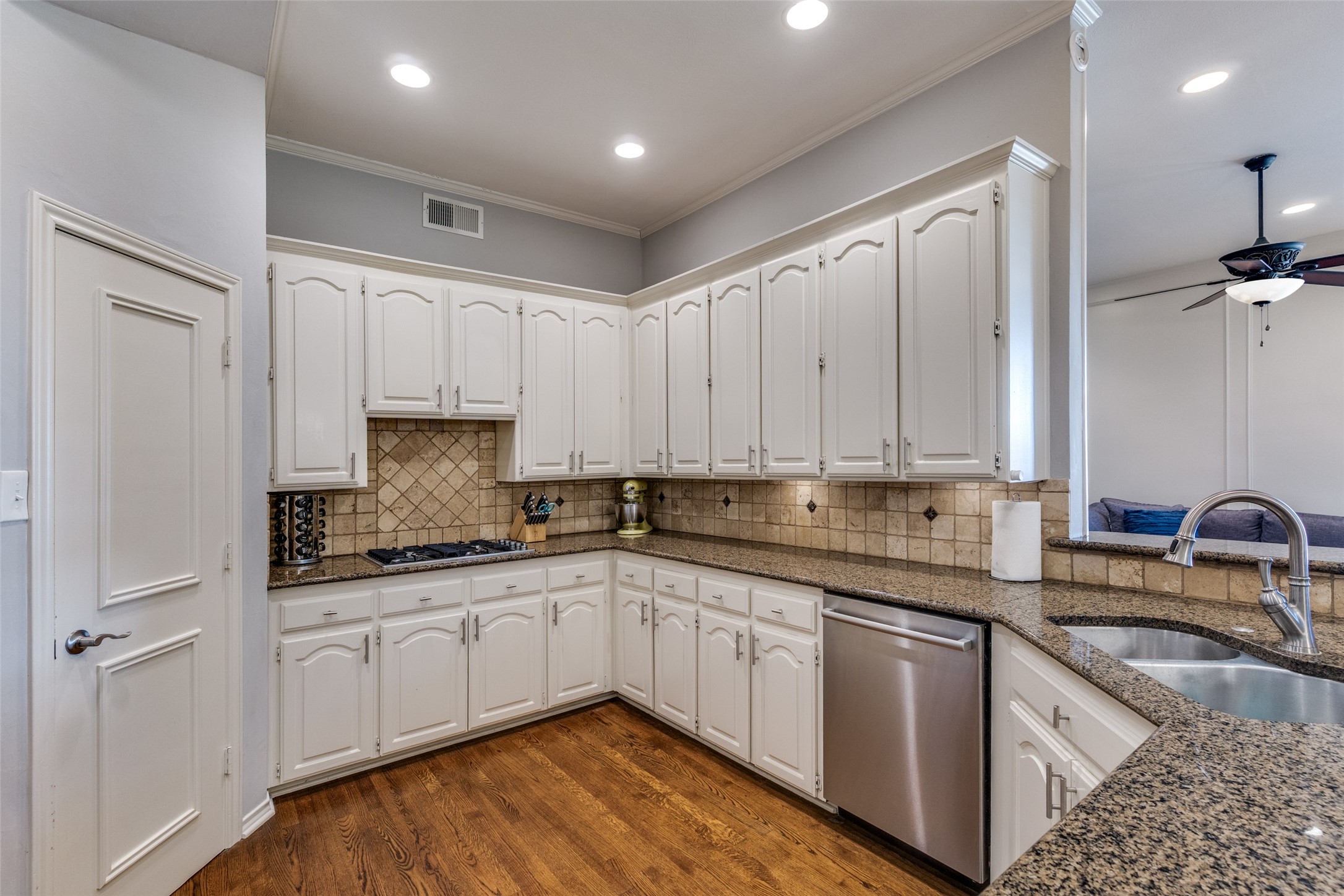 6703 Mimms Drive Dallas TX 75252