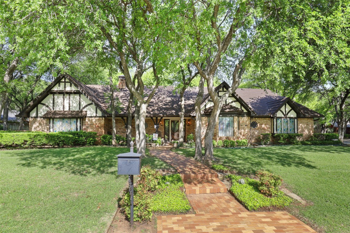 600 Oak Hollow Lane Fort Worth TX 76112