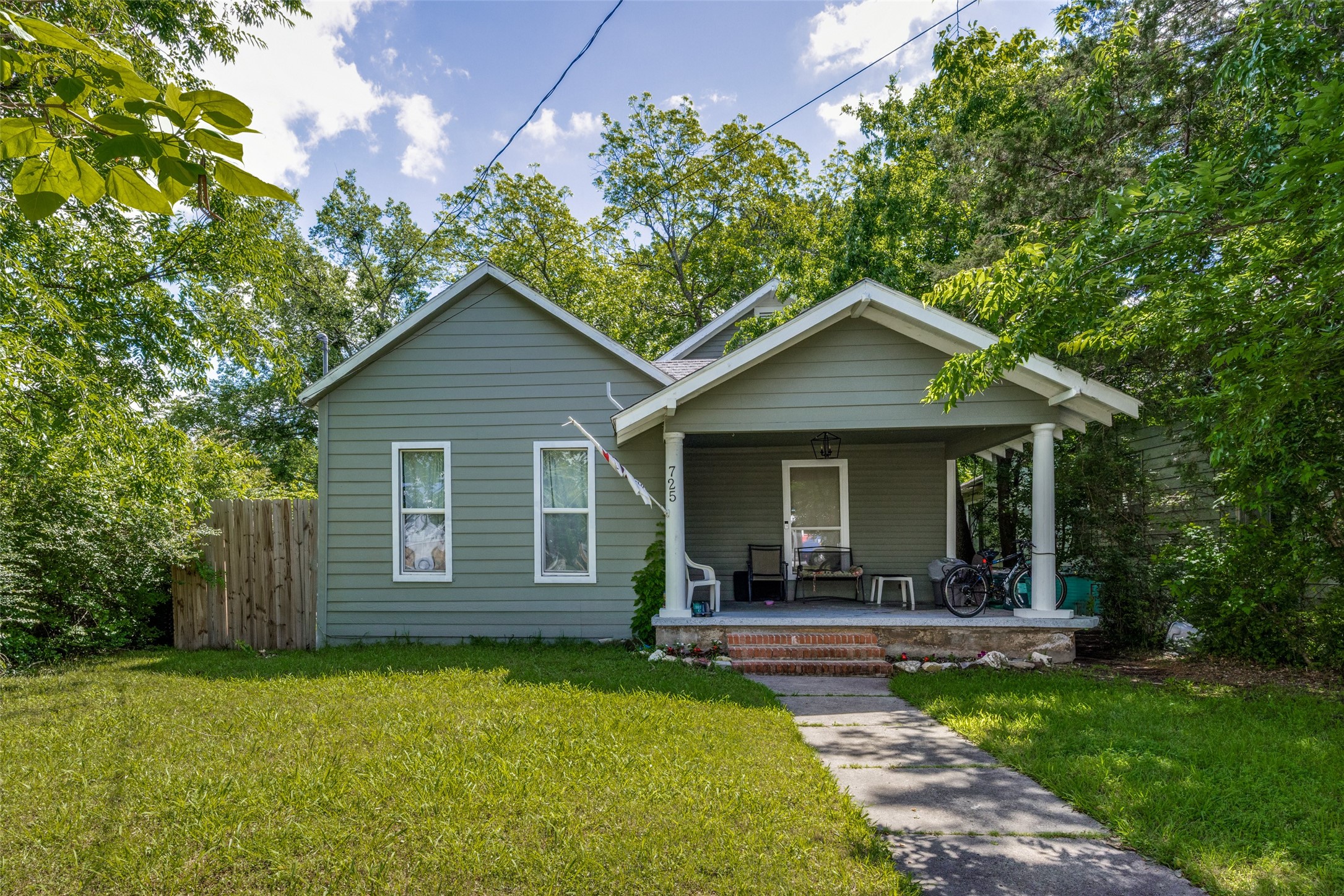 725 S Walnut Street Sherman TX 75090