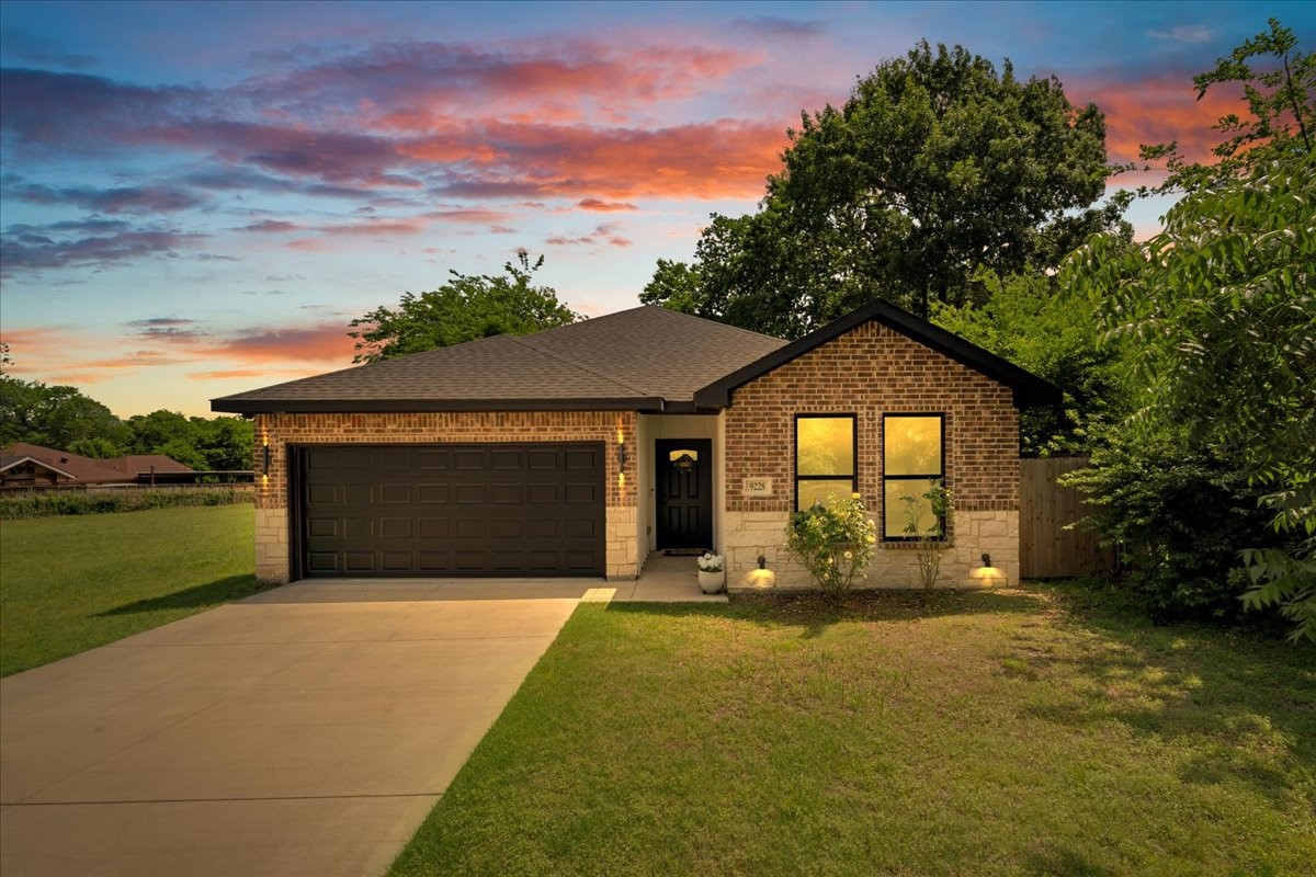 9228 Beckley View Avenue Dallas TX 75232