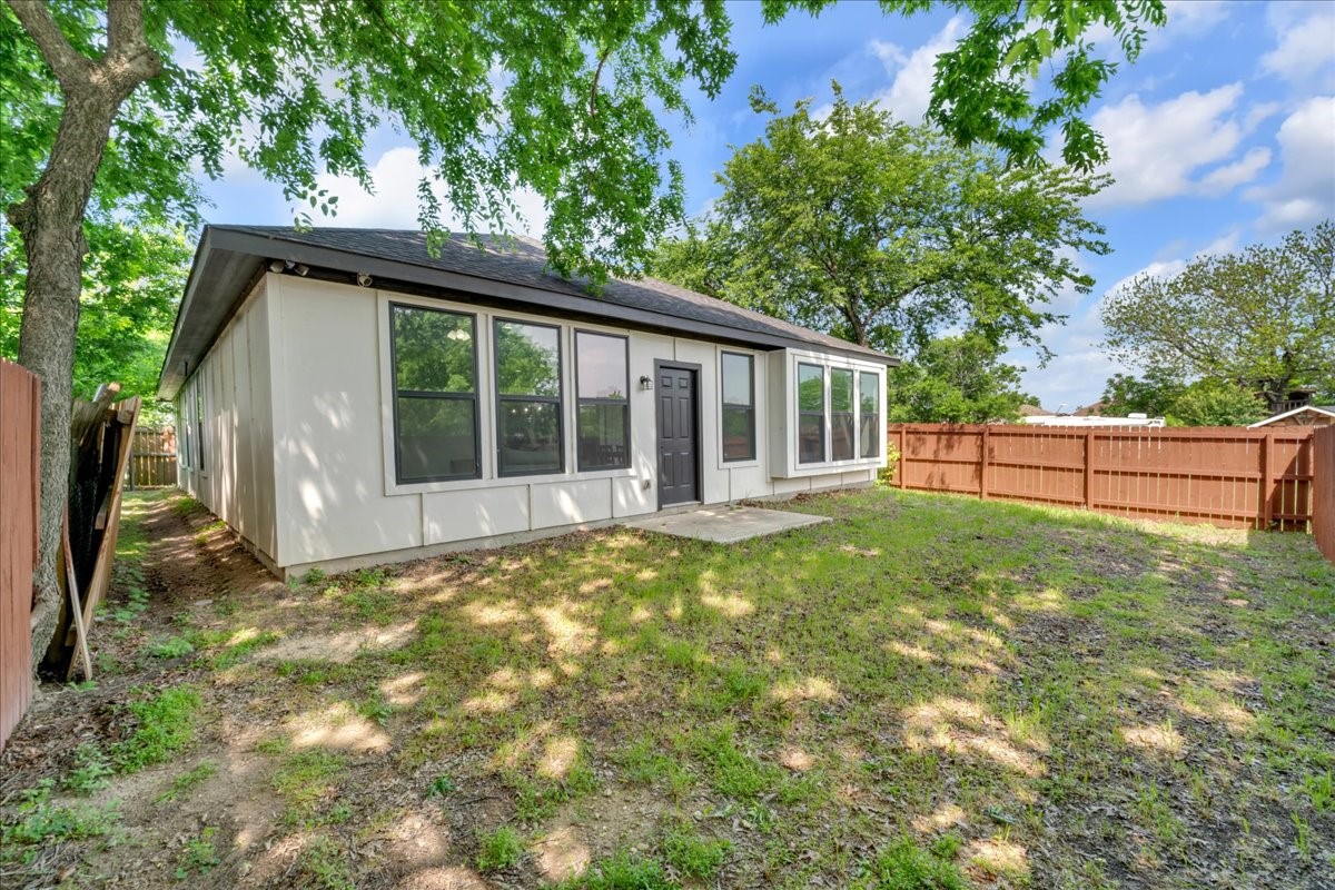 9228 Beckley View Avenue Dallas TX 75232