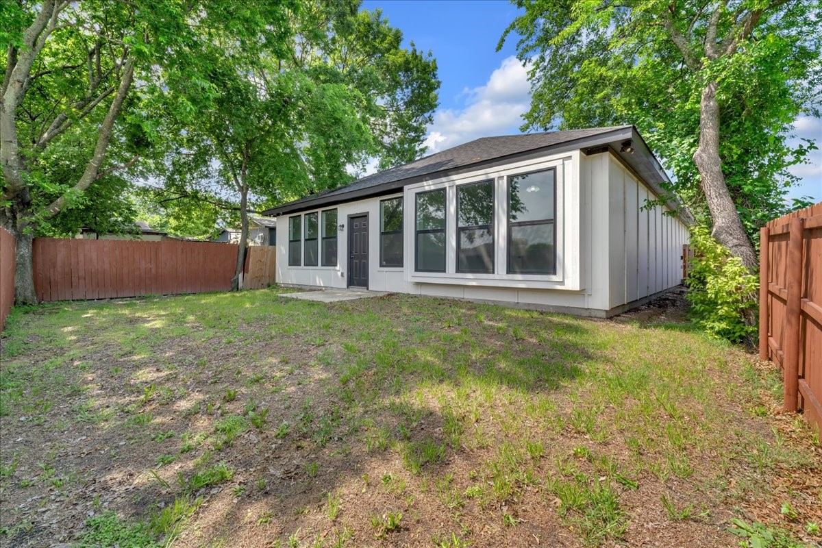 9228 Beckley View Avenue Dallas TX 75232