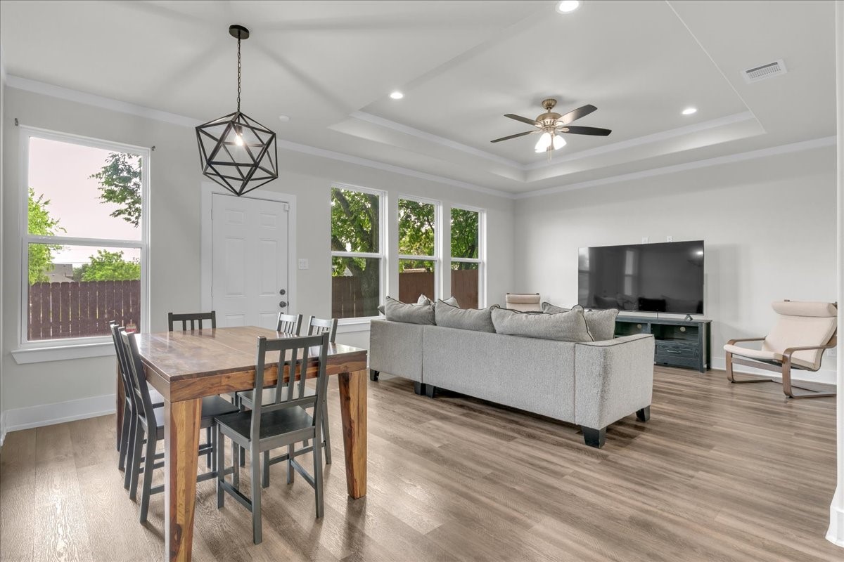 9228 Beckley View Avenue Dallas TX 75232