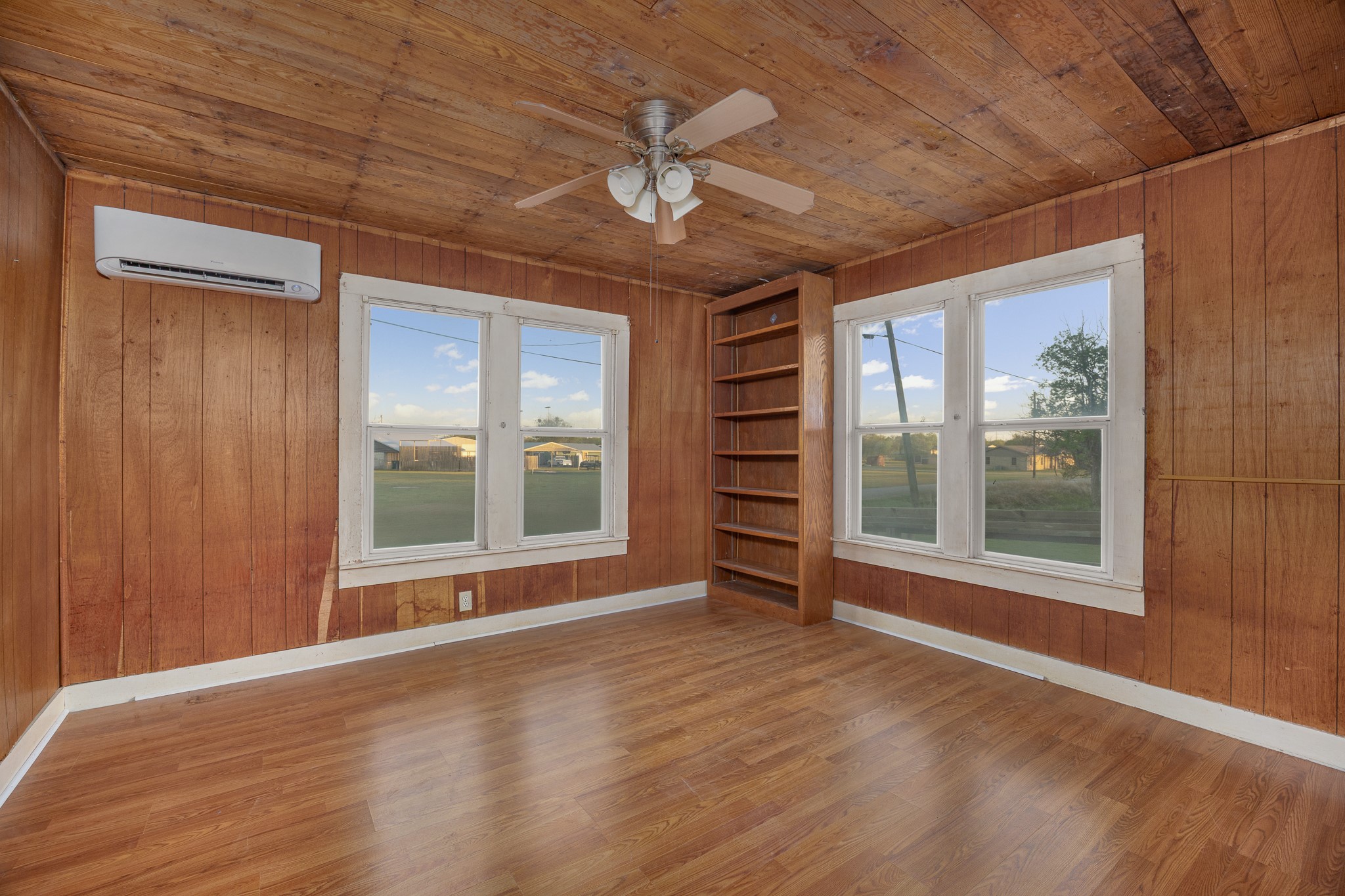 303 Seeley Avenue Mount Calm TX 76673