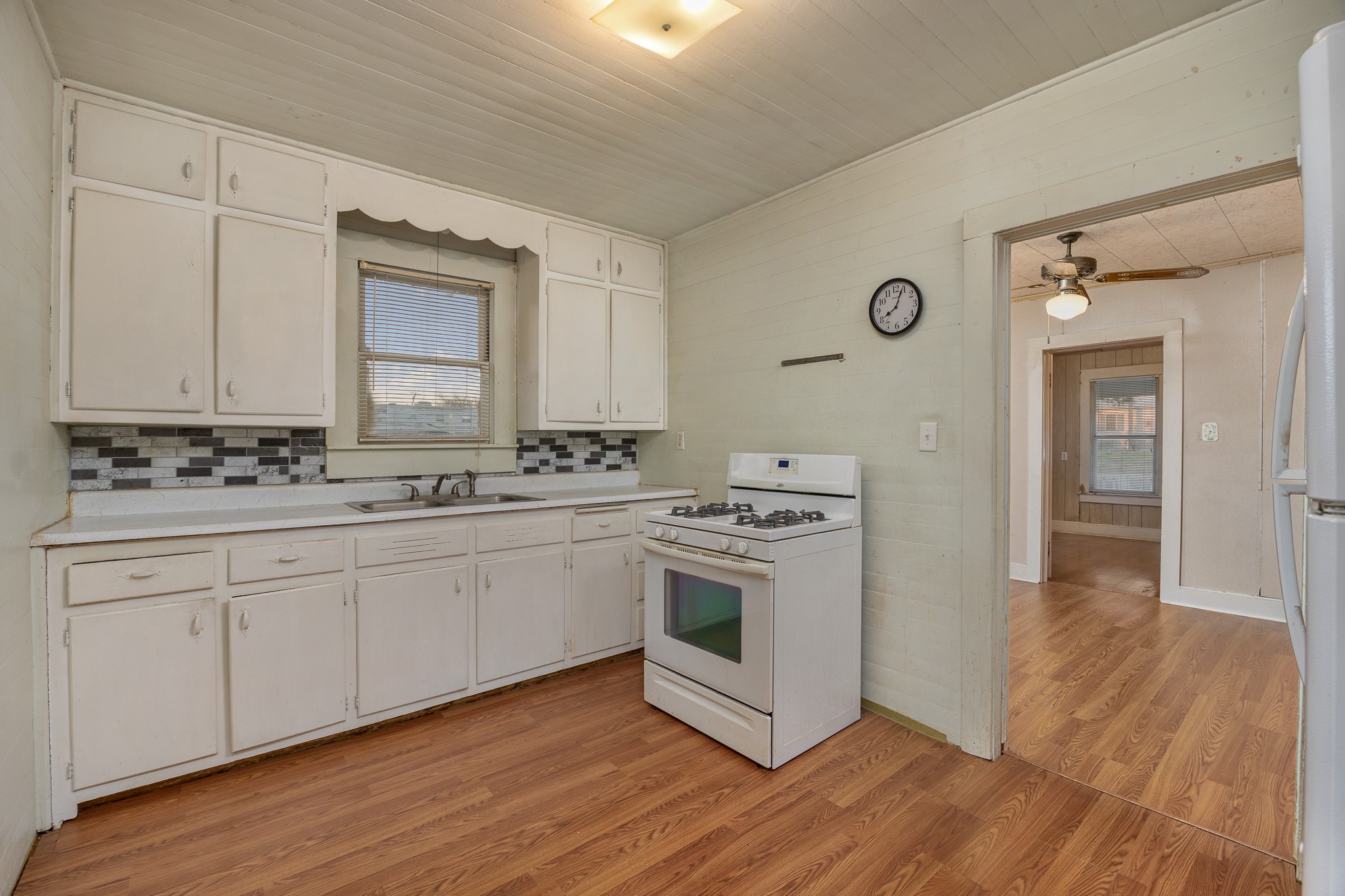 303 Seeley Avenue Mount Calm TX 76673