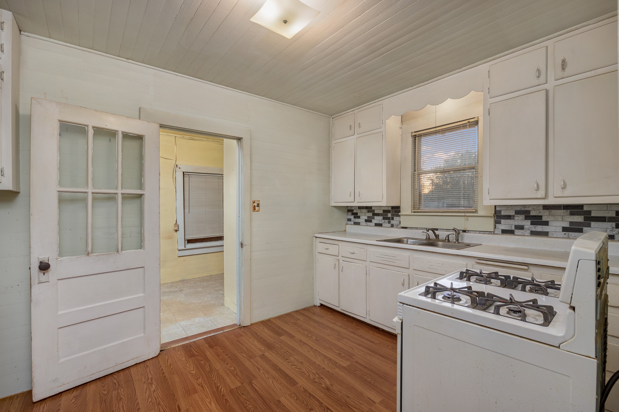 303 Seeley Avenue Mount Calm TX 76673