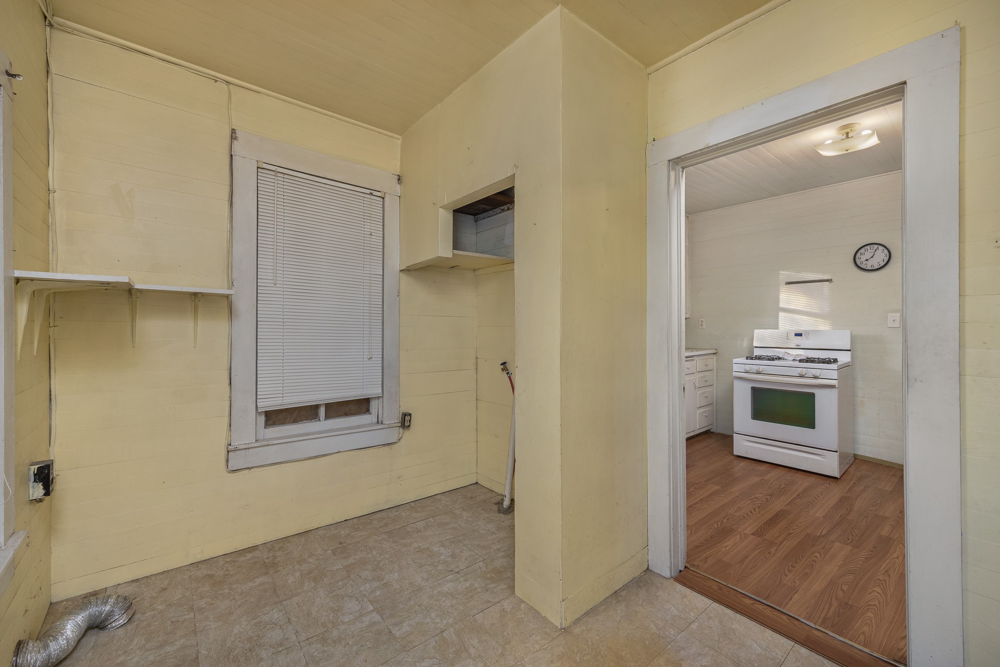 303 Seeley Avenue Mount Calm TX 76673