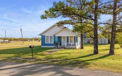 303 Seeley Avenue Mount Calm TX 76673