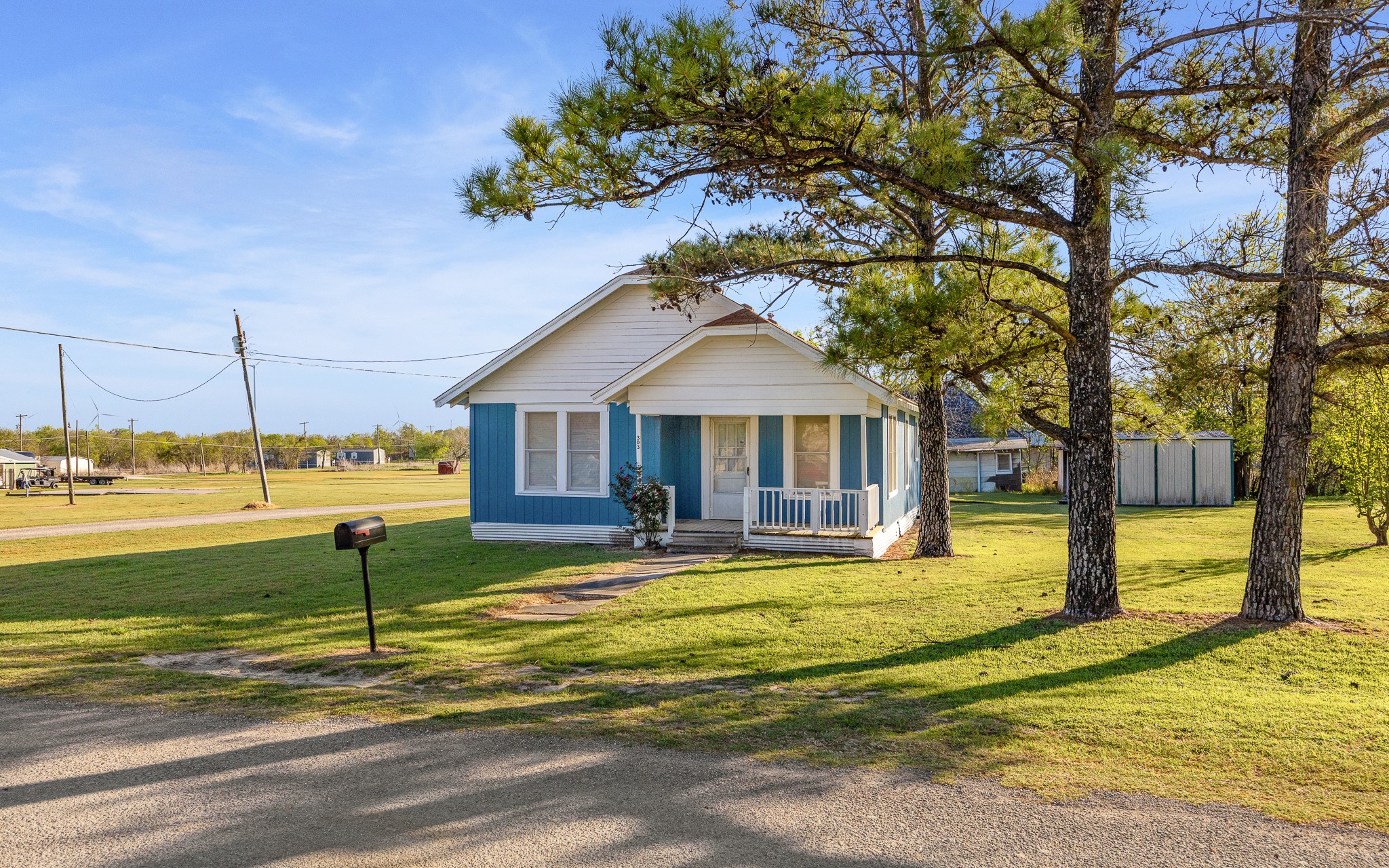 303 Seeley Avenue Mount Calm TX 76673