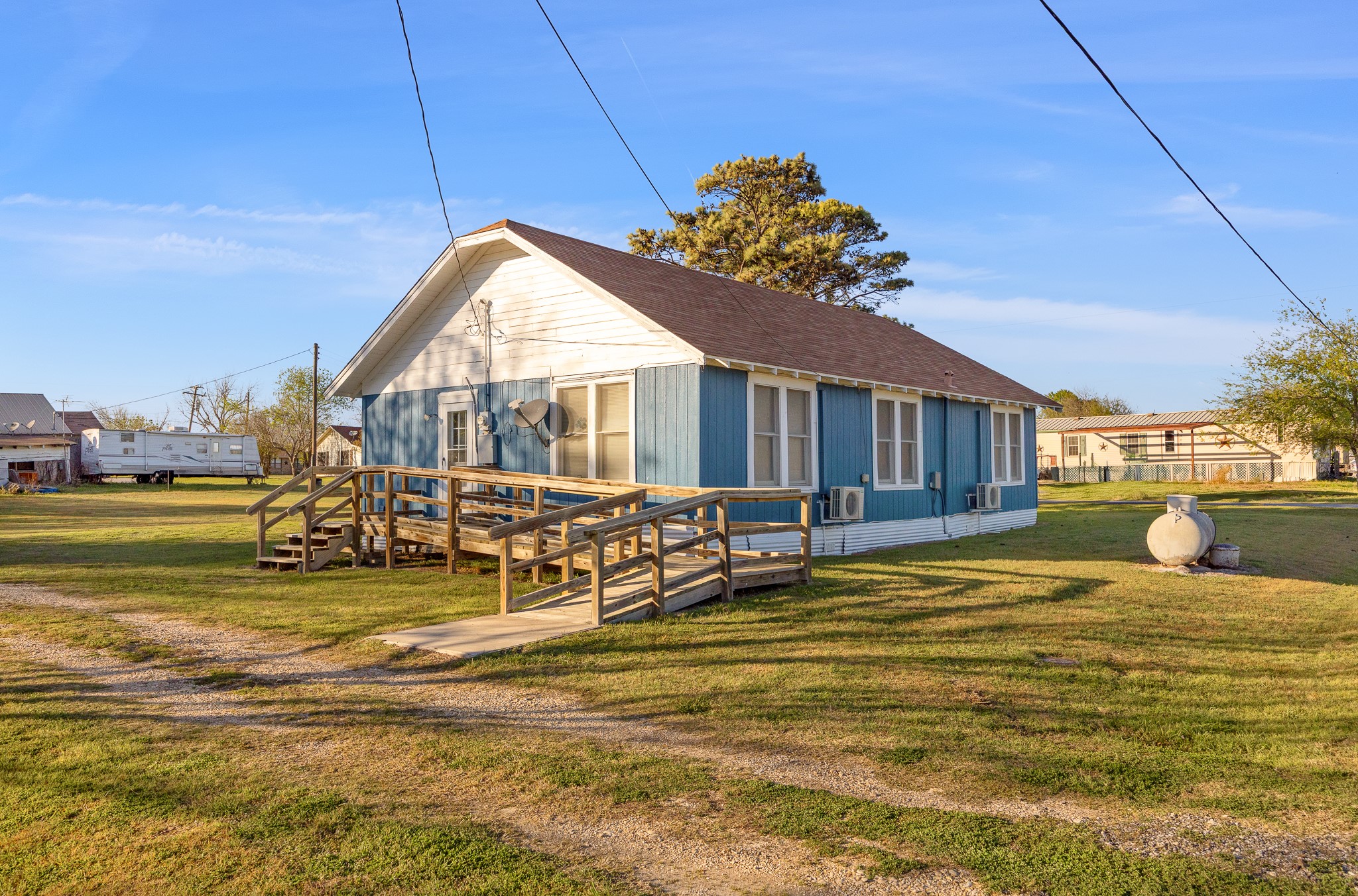 303 Seeley Avenue Mount Calm TX 76673