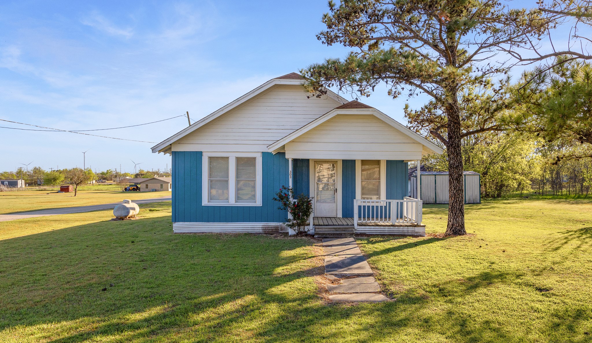 303 Seeley Avenue Mount Calm TX 76673