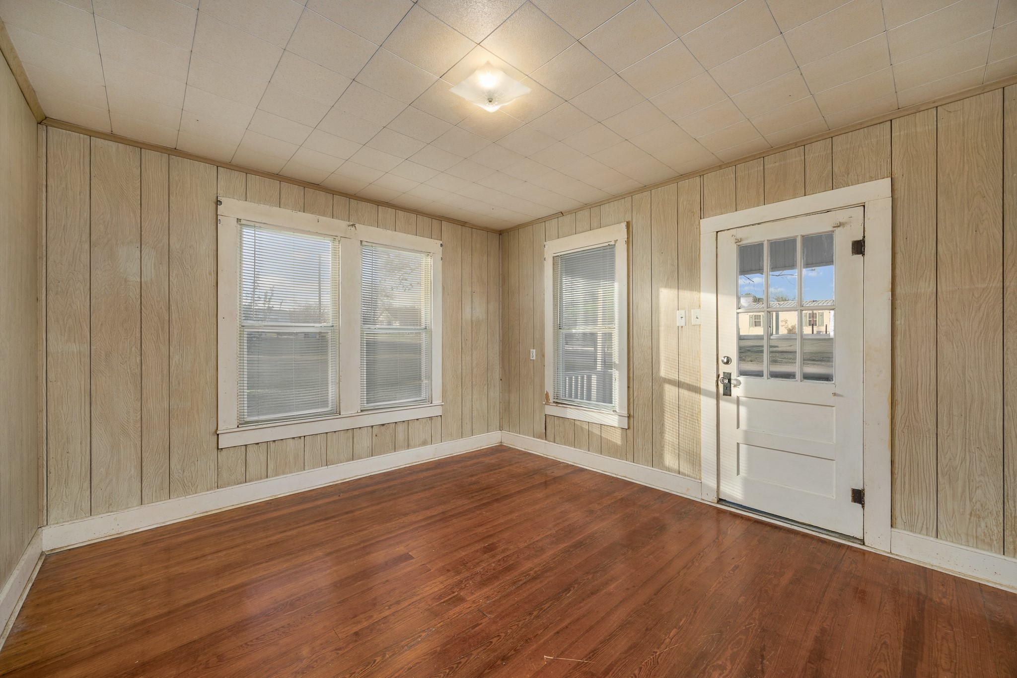 303 Seeley Avenue Mount Calm TX 76673