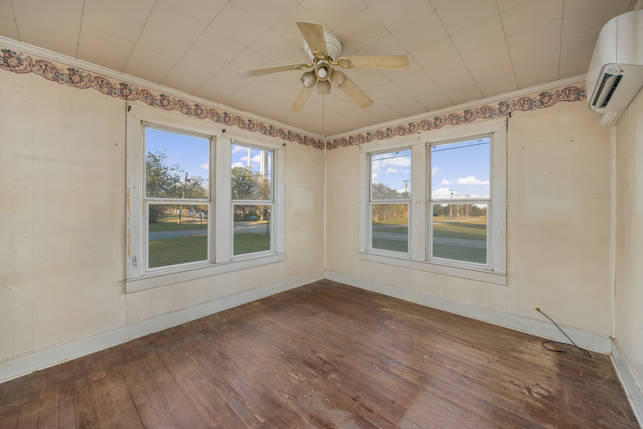 303 Seeley Avenue Mount Calm TX 76673