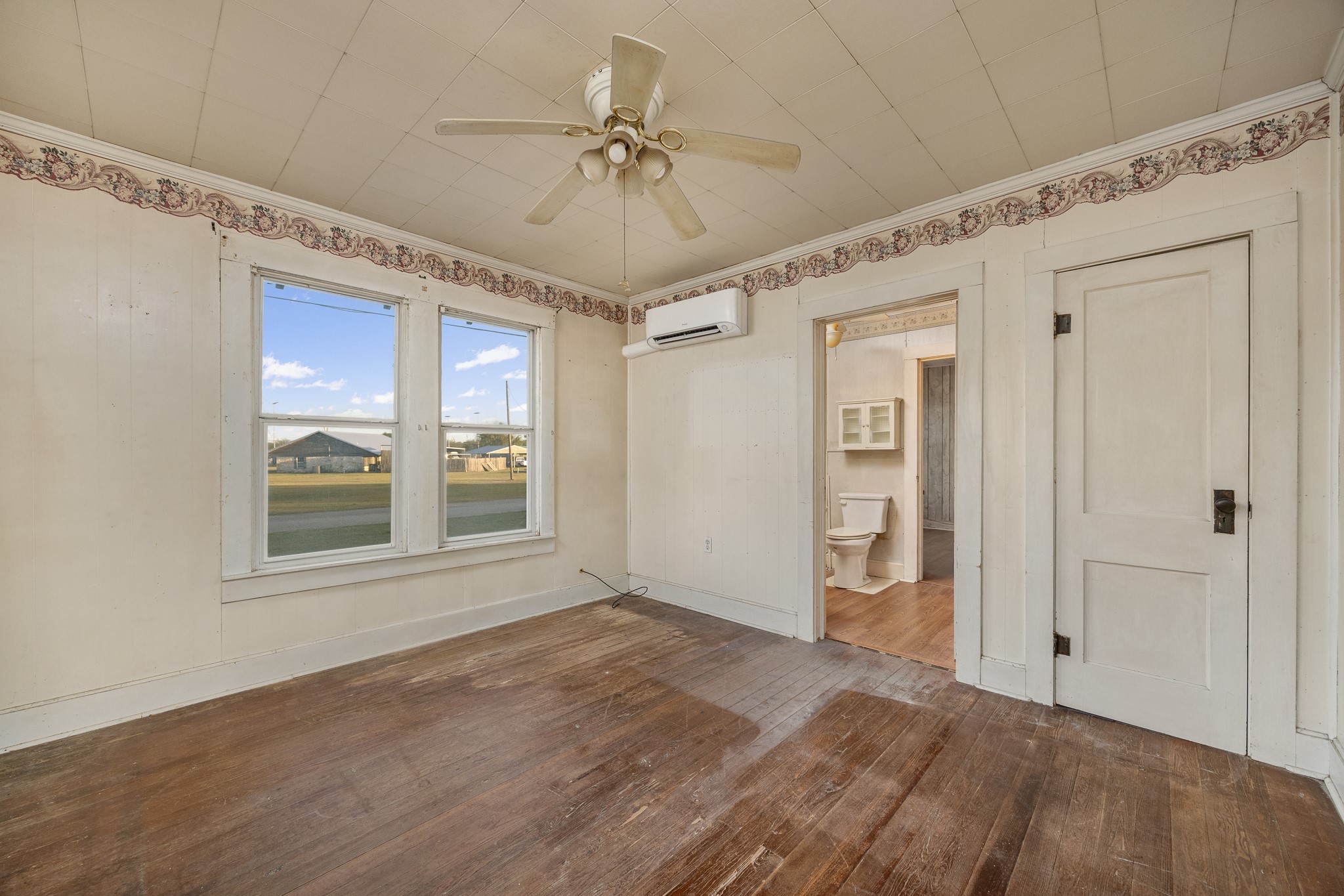 303 Seeley Avenue Mount Calm TX 76673