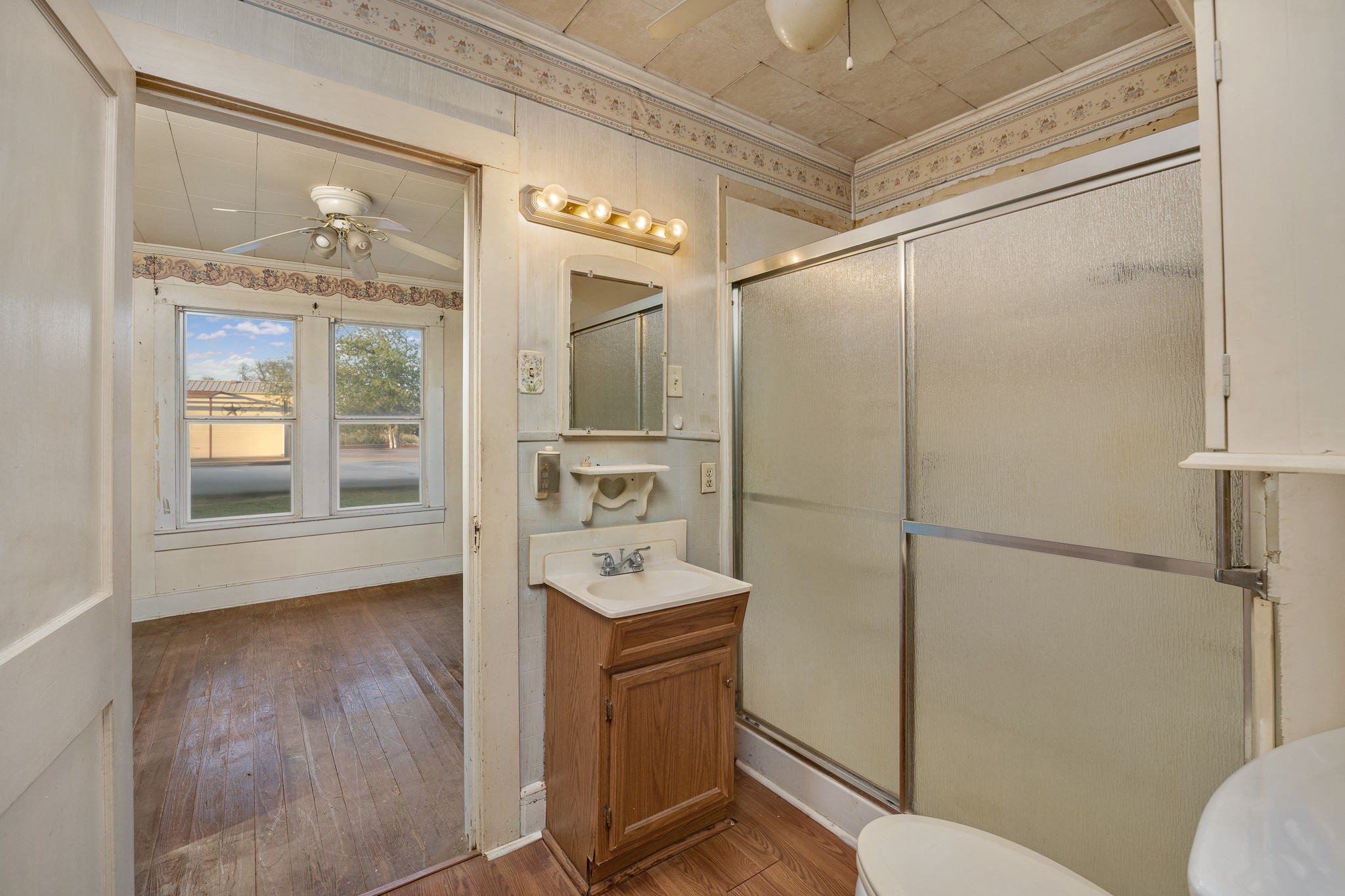 303 Seeley Avenue Mount Calm TX 76673