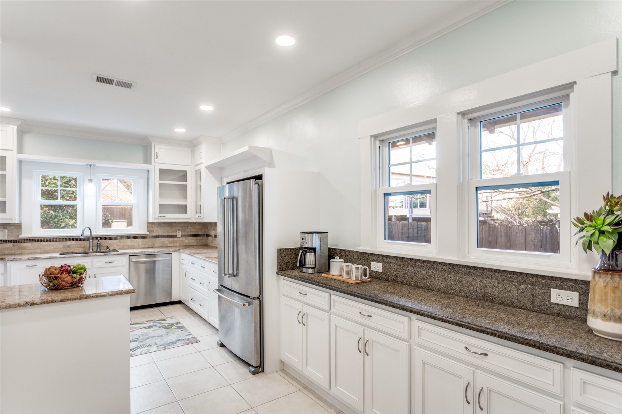 1204 Virginia Place Fort Worth TX 76107
