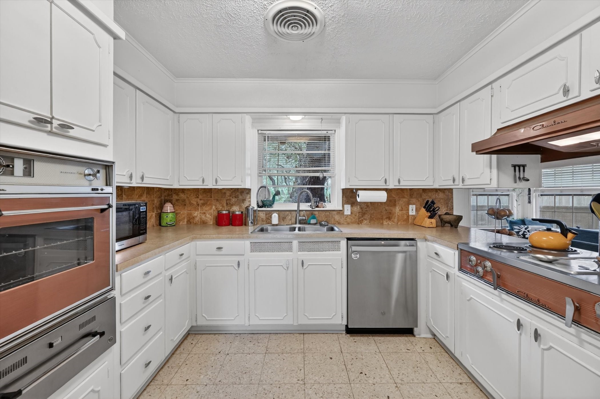 2039 W Lotus Avenue Fort Worth TX 76111