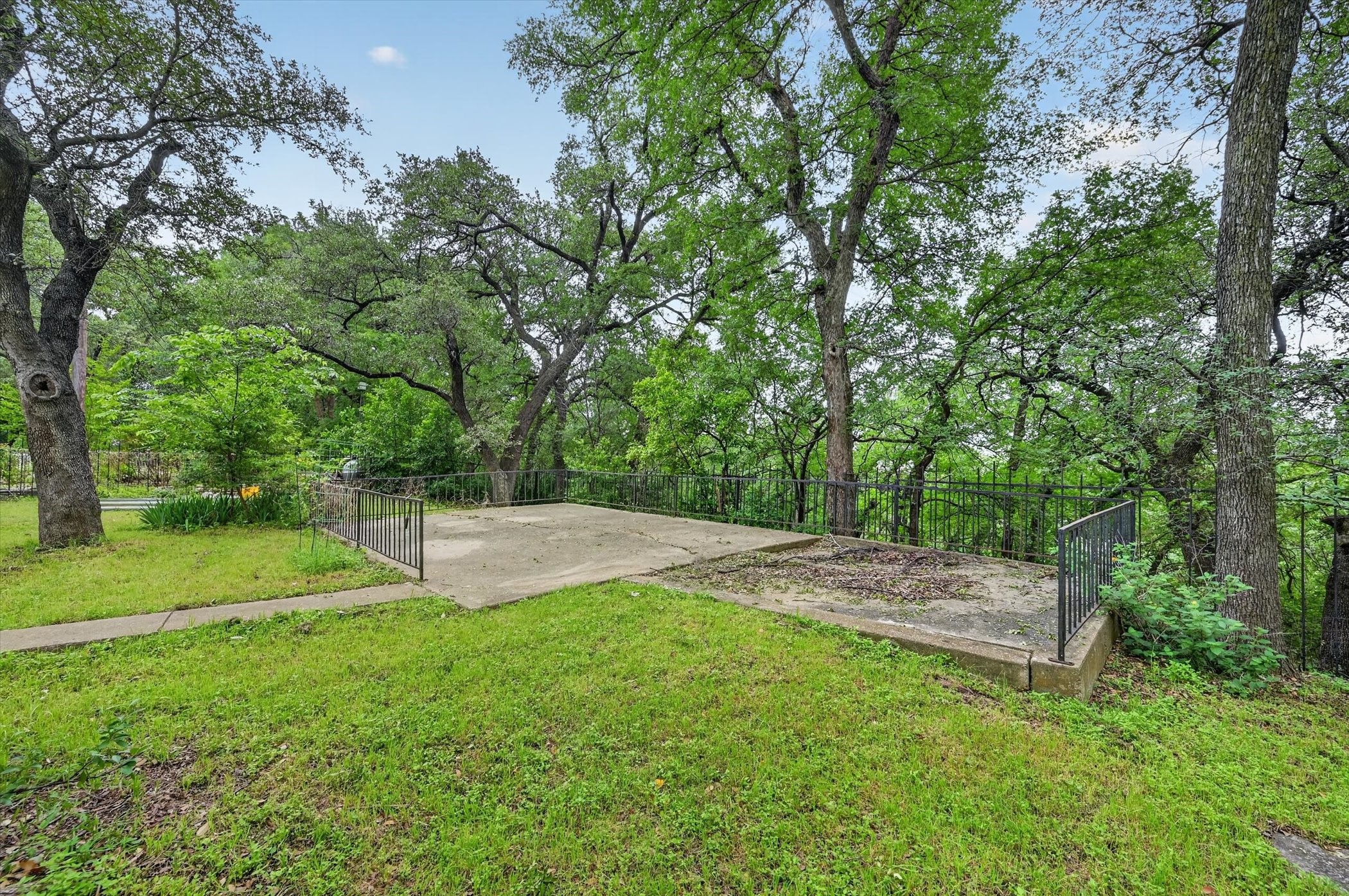 2039 W Lotus Avenue Fort Worth TX 76111