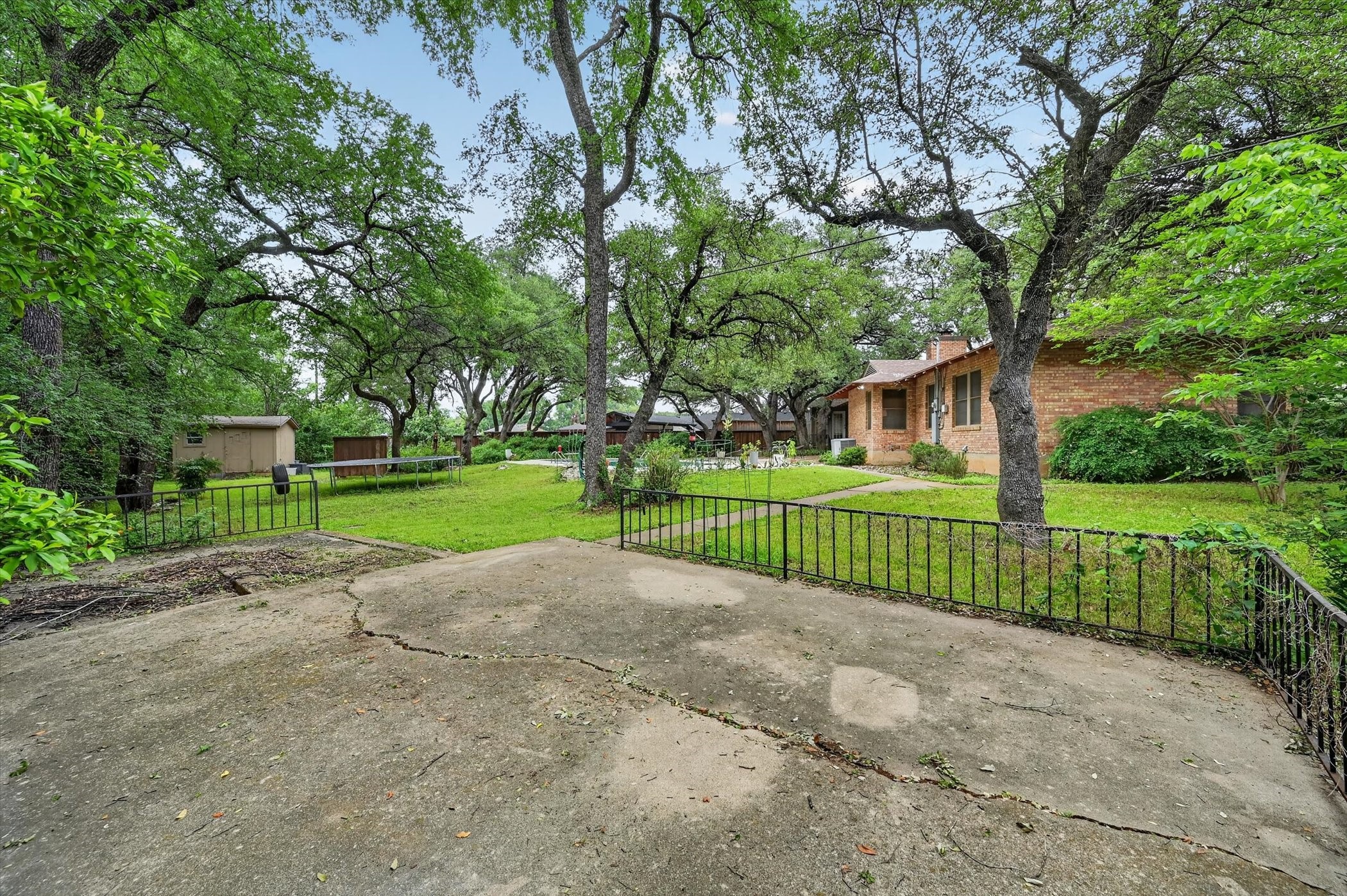 2039 W Lotus Avenue Fort Worth TX 76111